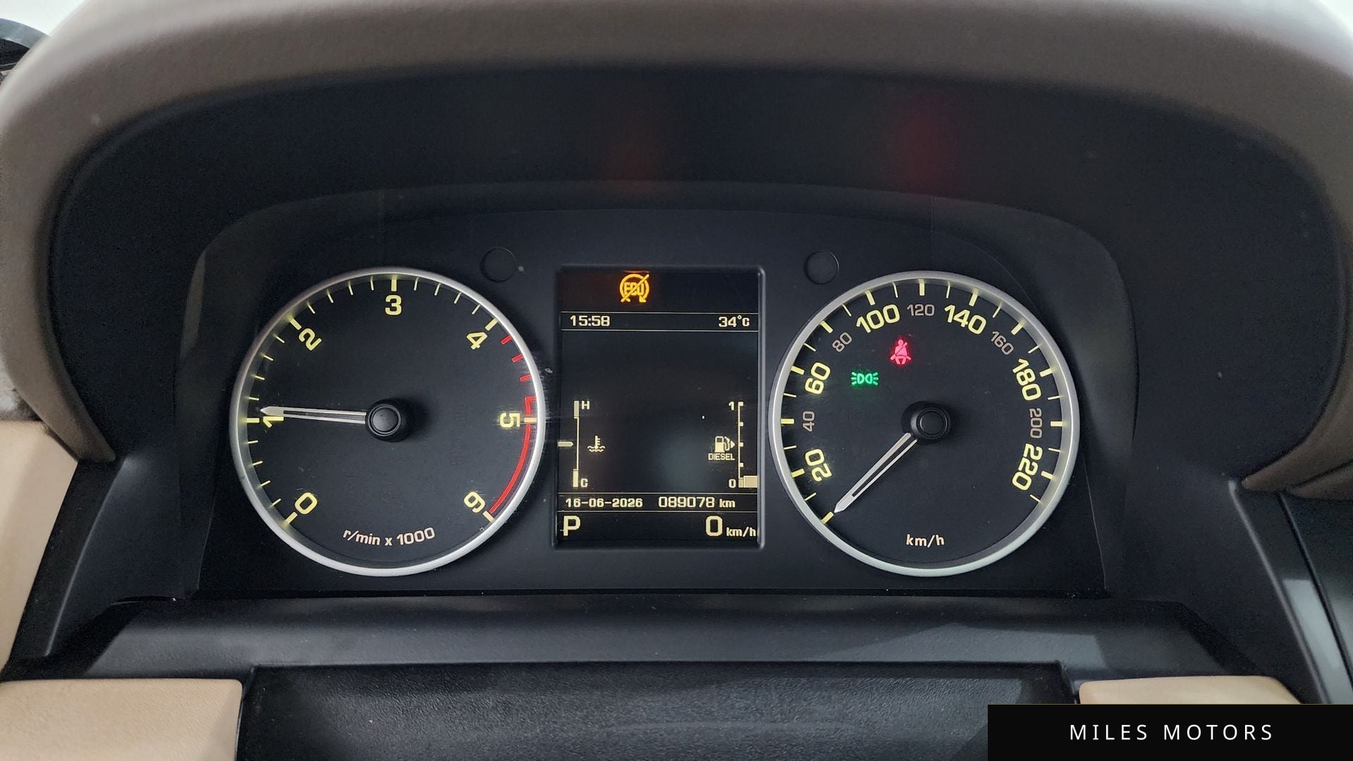 Land Rover Discovery 2014 — миниатюра 8