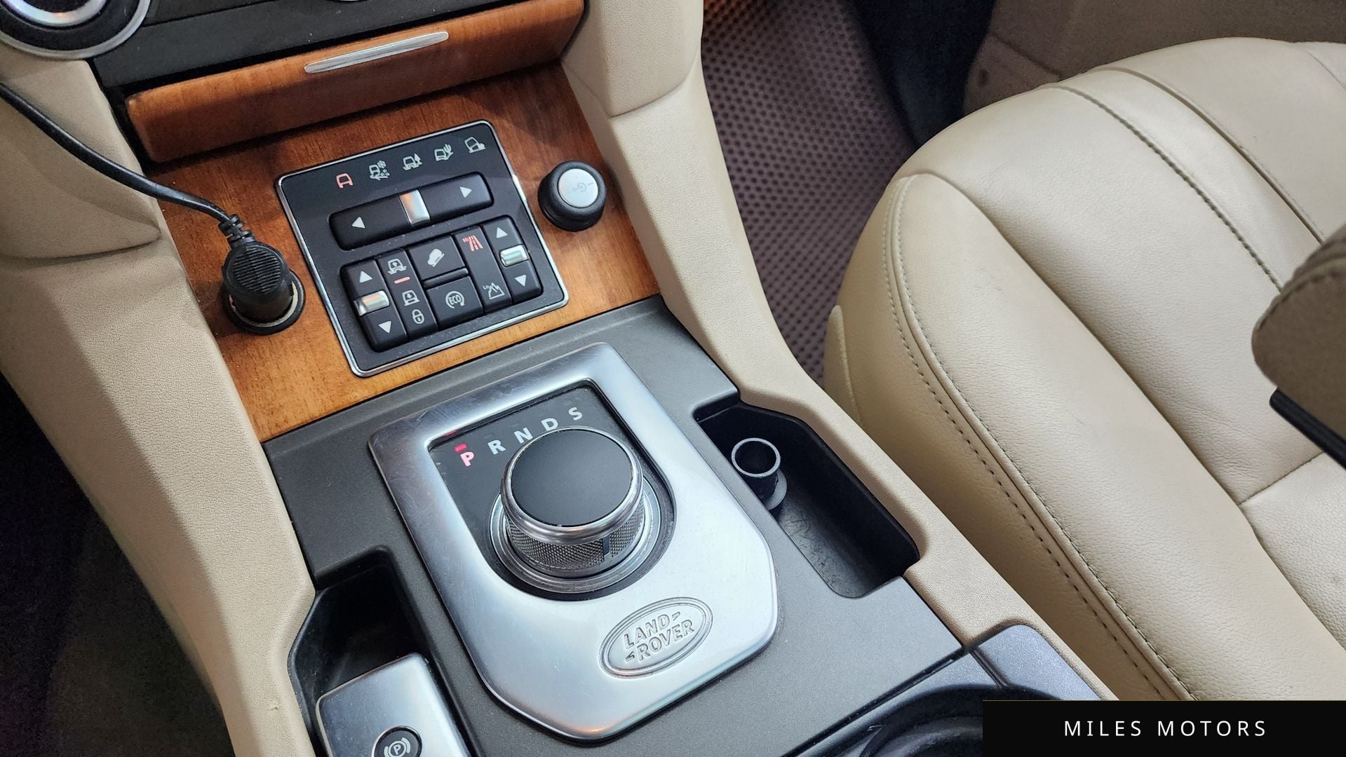 Land Rover Discovery 2014 — миниатюра 9