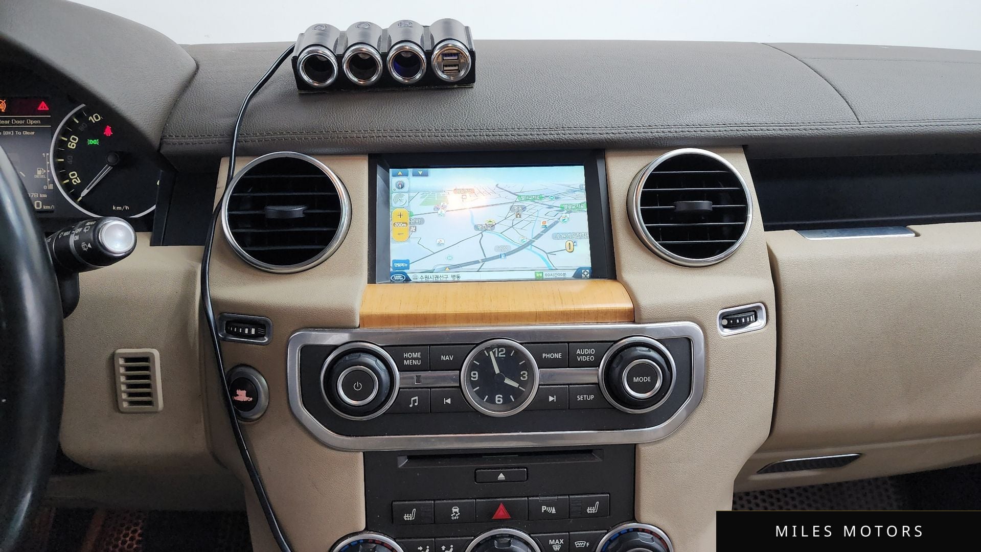 Land Rover Discovery 2014 — миниатюра 12
