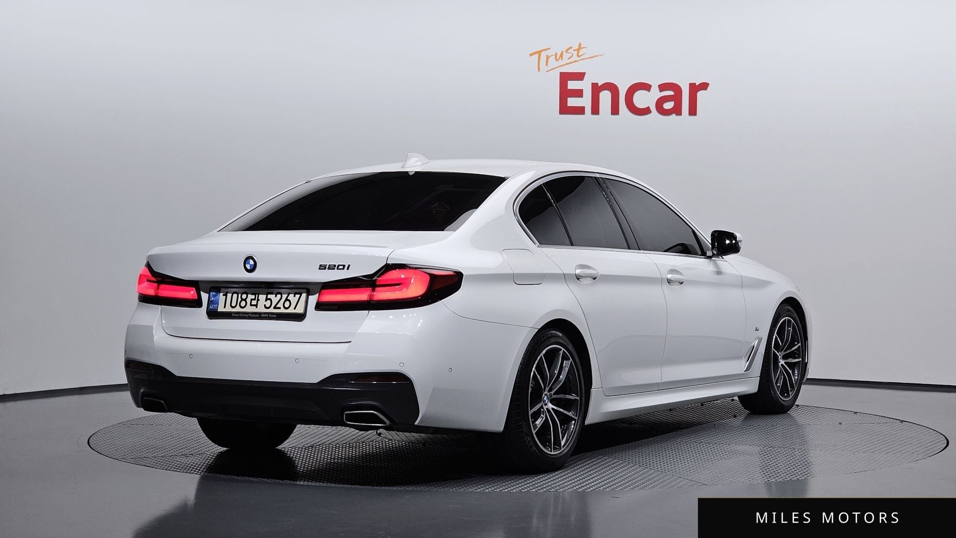BMW 5 Series (G30) 2021 — миниатюра 2