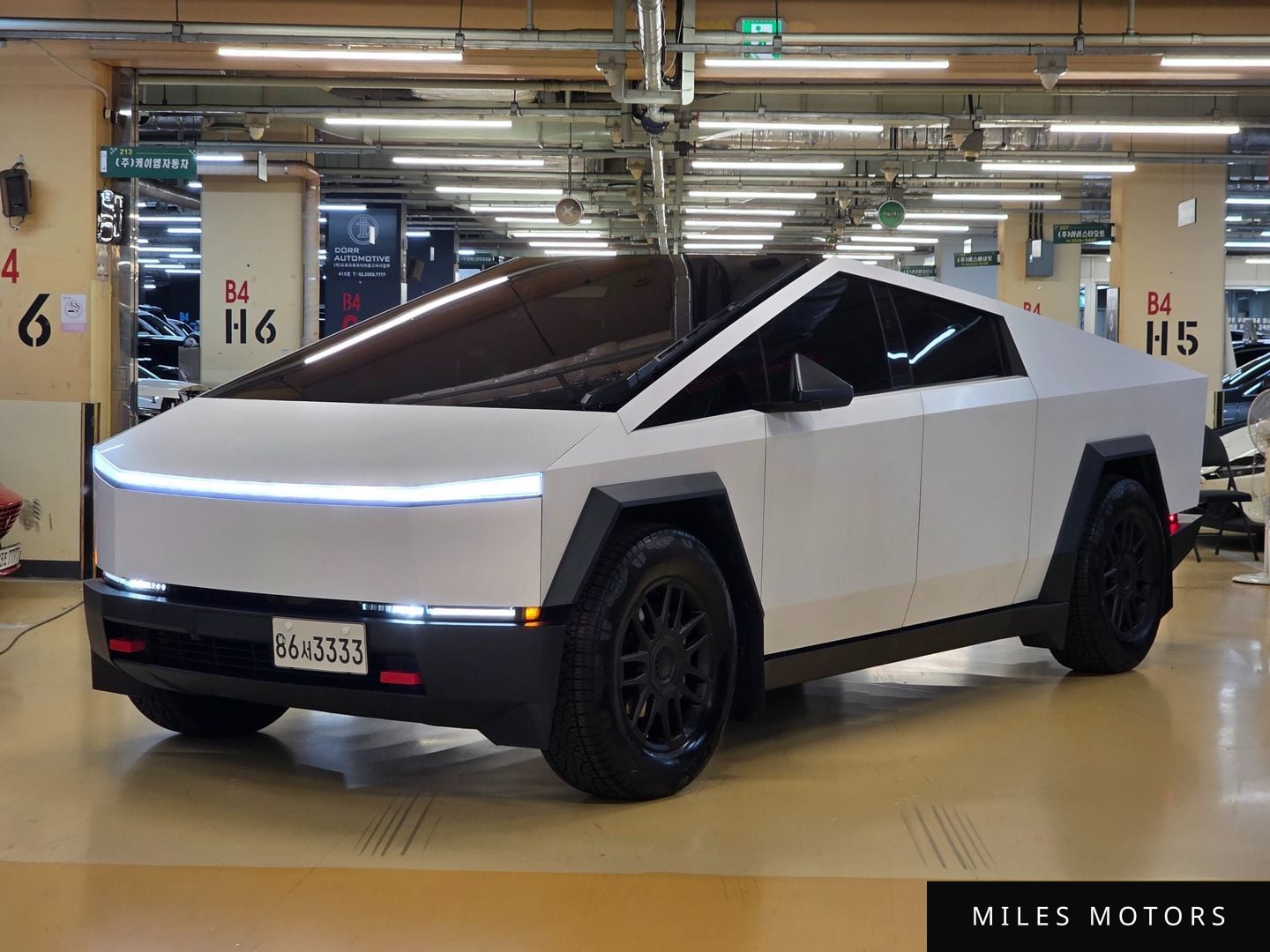 Tesla Cybertruck 2026 — миниатюра 2