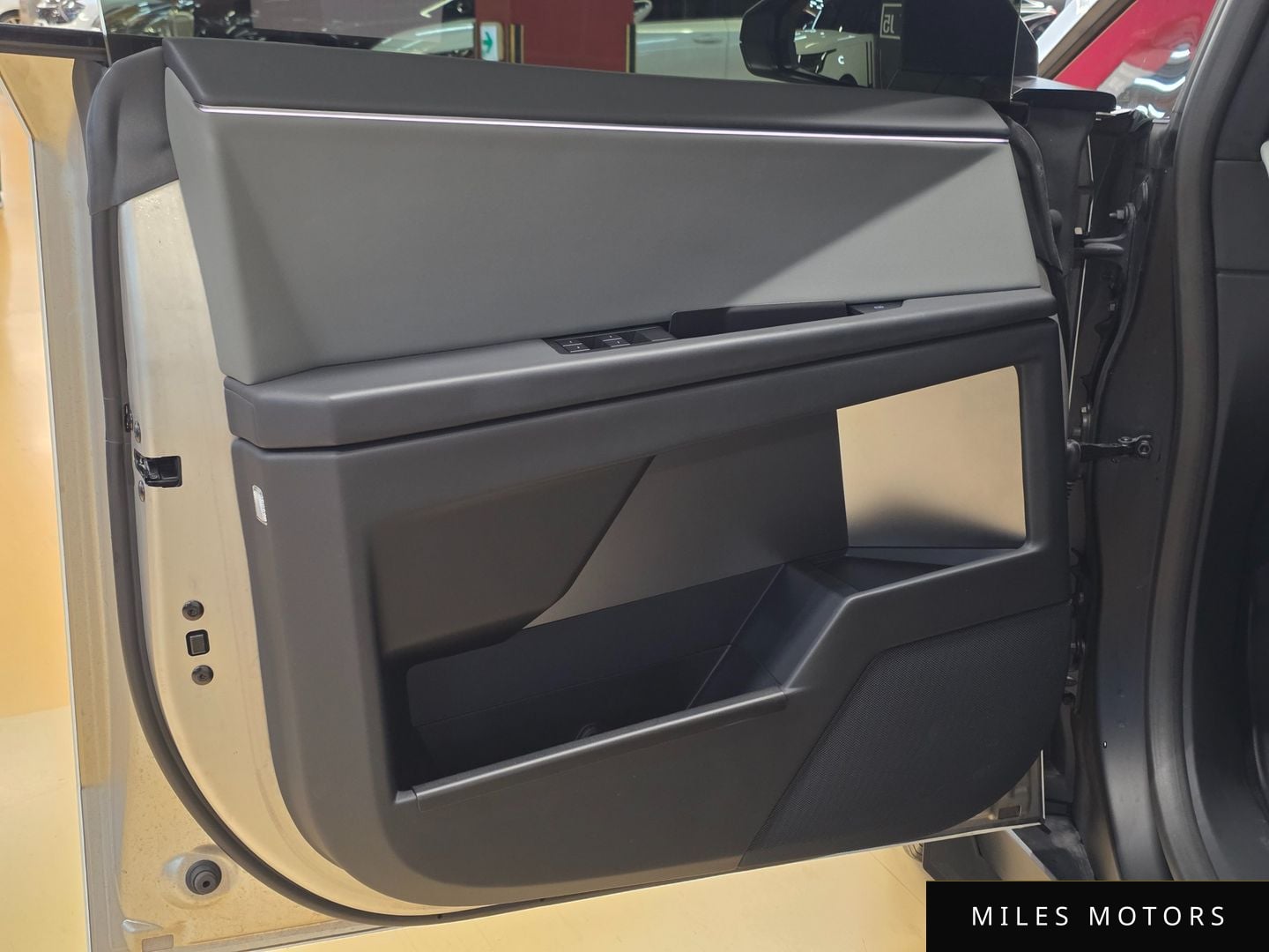 Tesla Cybertruck 2026 — миниатюра 6