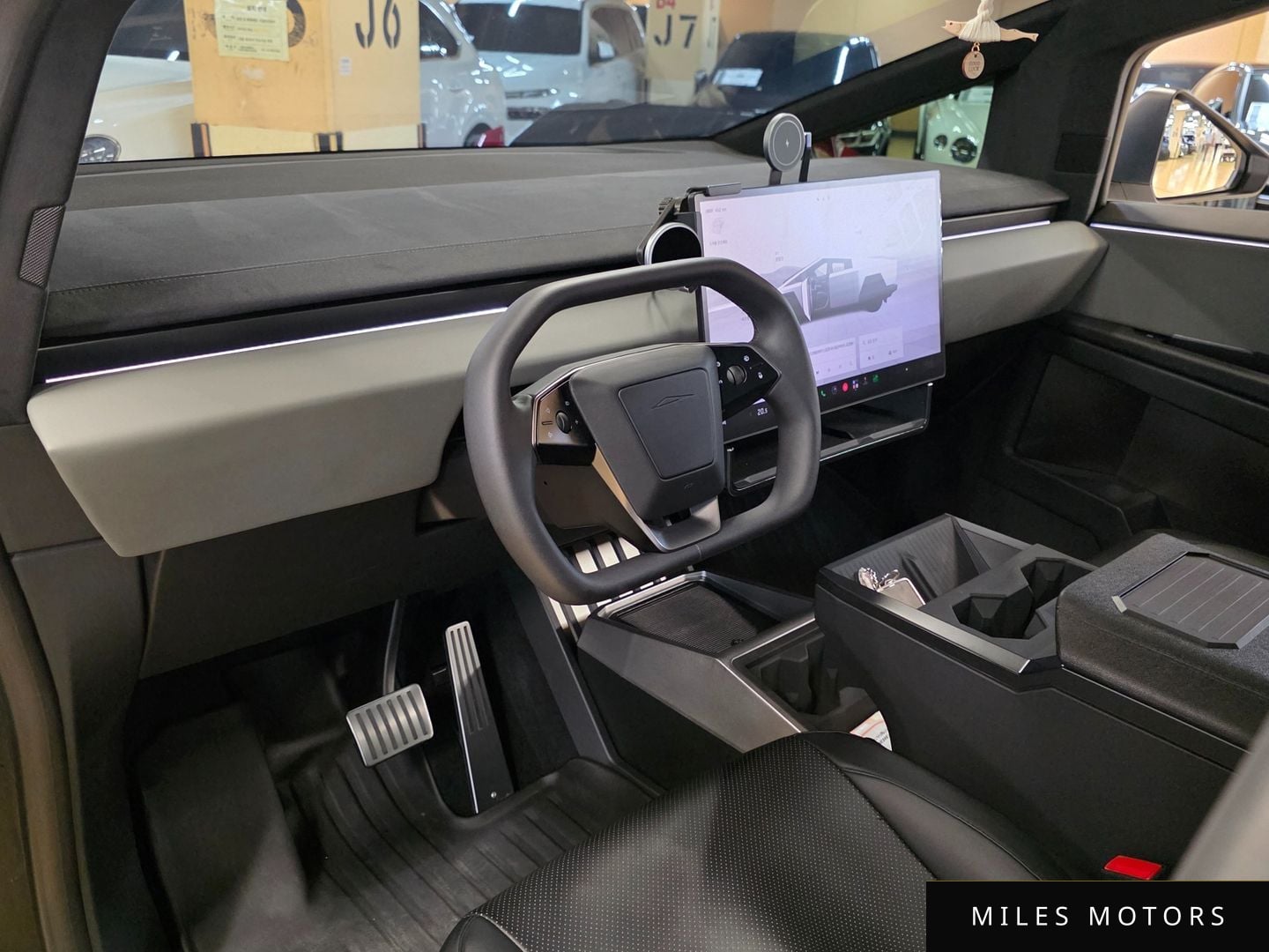 Tesla Cybertruck 2026 — миниатюра 8