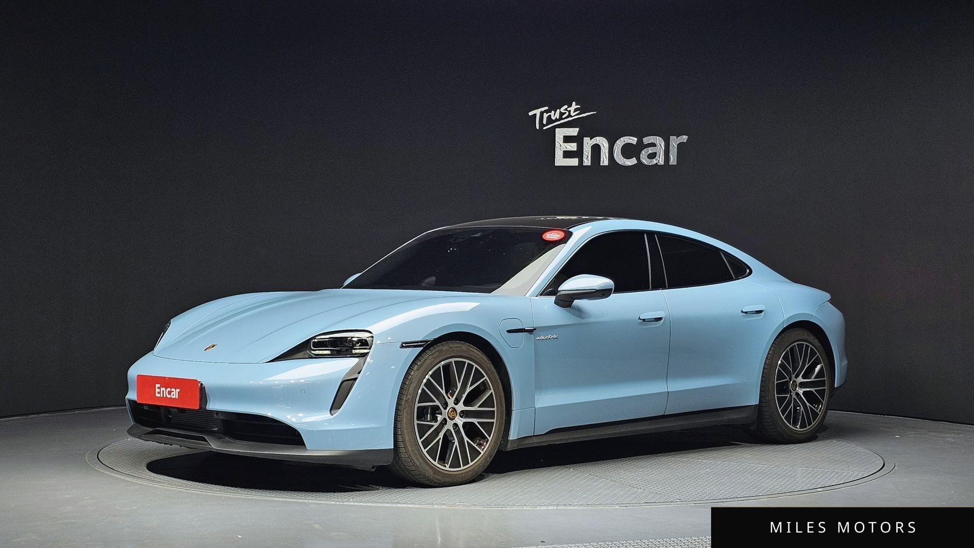 Porsche Taycan 2024 — фото 1 из 12