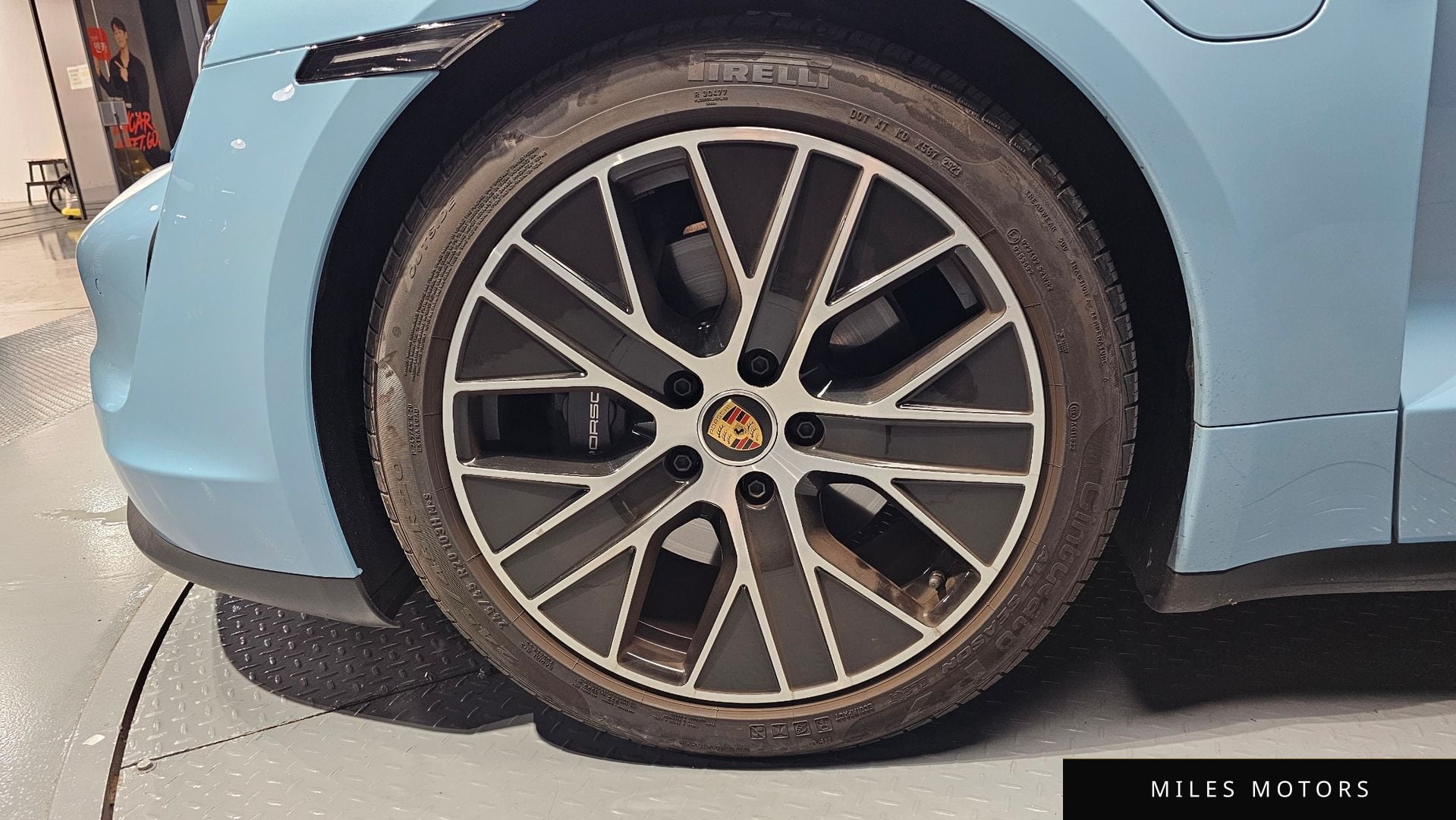 Porsche Taycan 2024 — миниатюра 5
