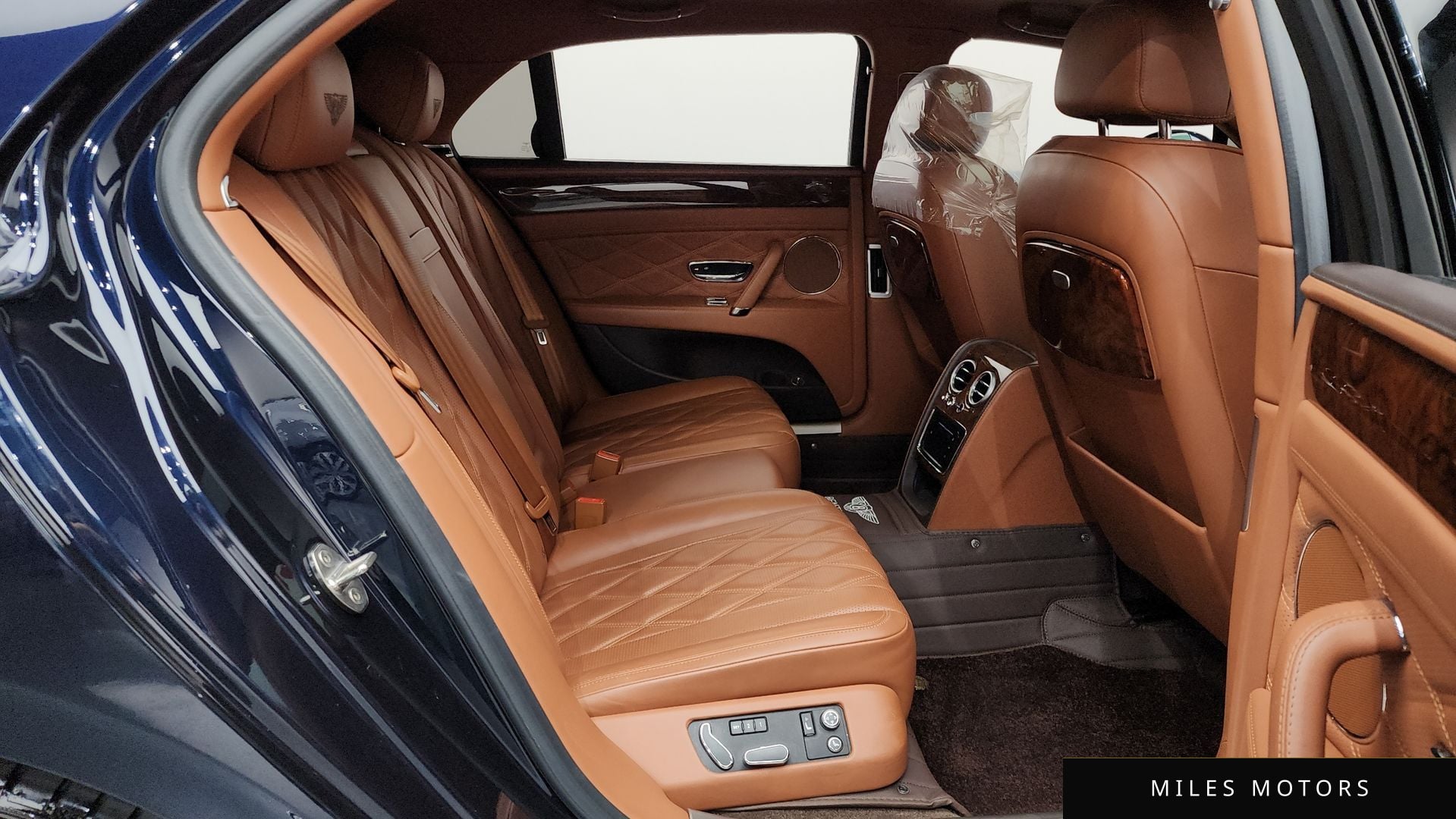 Bentley Flying Spur 2015 — миниатюра 11