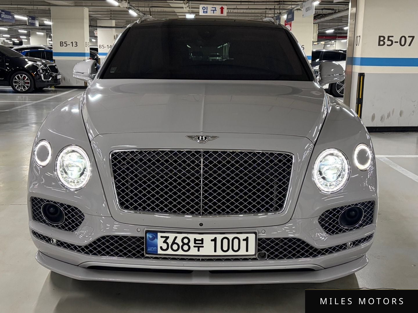 Bentley Bentayga 2017 — фото 1 из 12