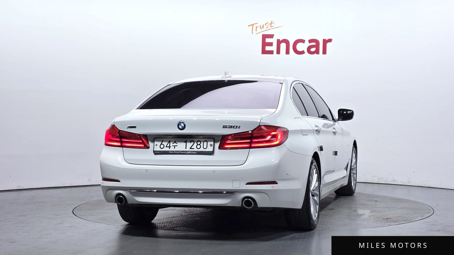 BMW 5 Series (G30) 2018 — миниатюра 4