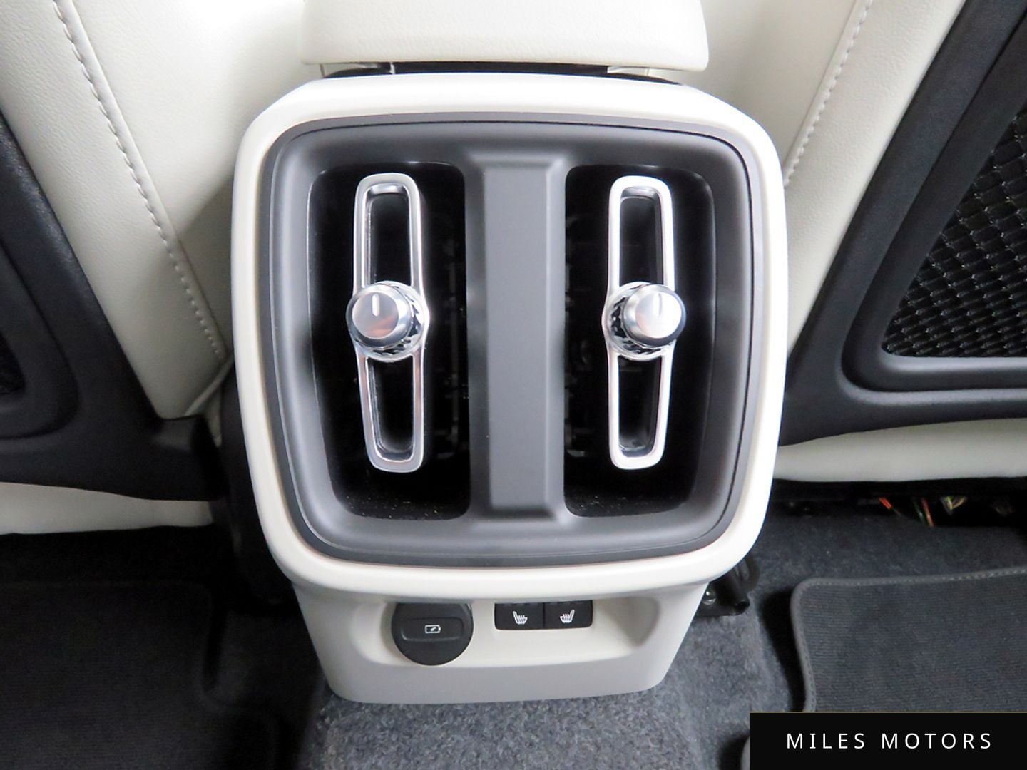 Volvo XC40 2026 — миниатюра 11