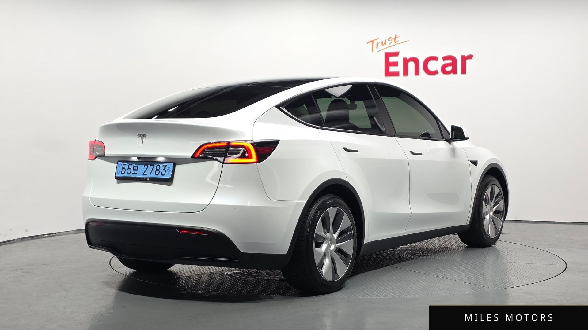 Tesla Model Y 2024 — миниатюра 2