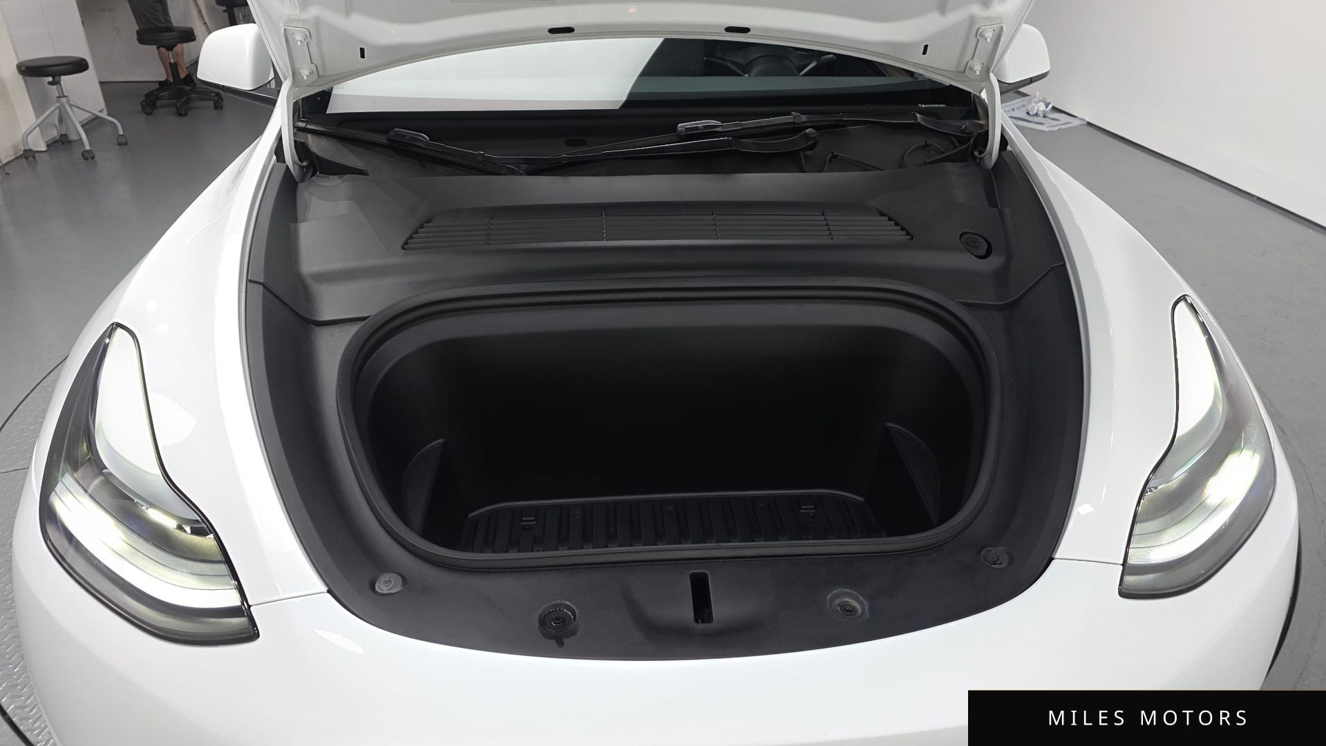 Tesla Model Y 2024 — миниатюра 6