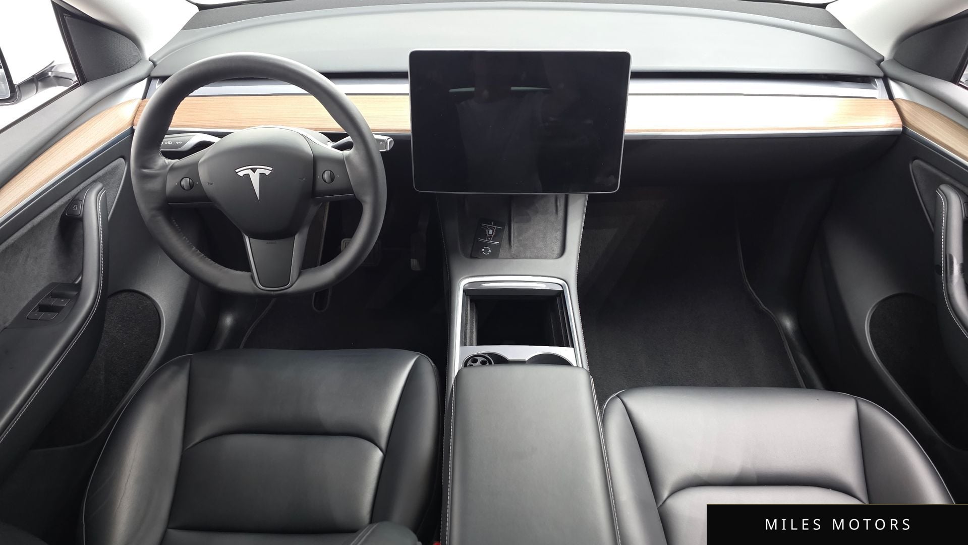 Tesla Model Y 2024 — миниатюра 10