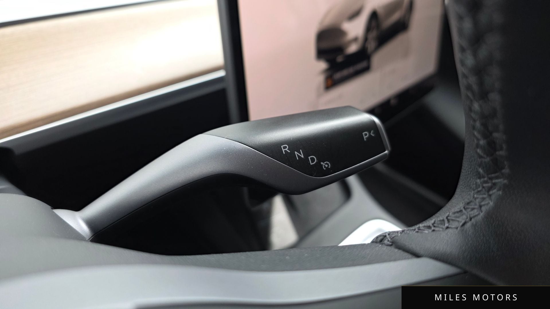 Tesla Model Y 2024 — миниатюра 12