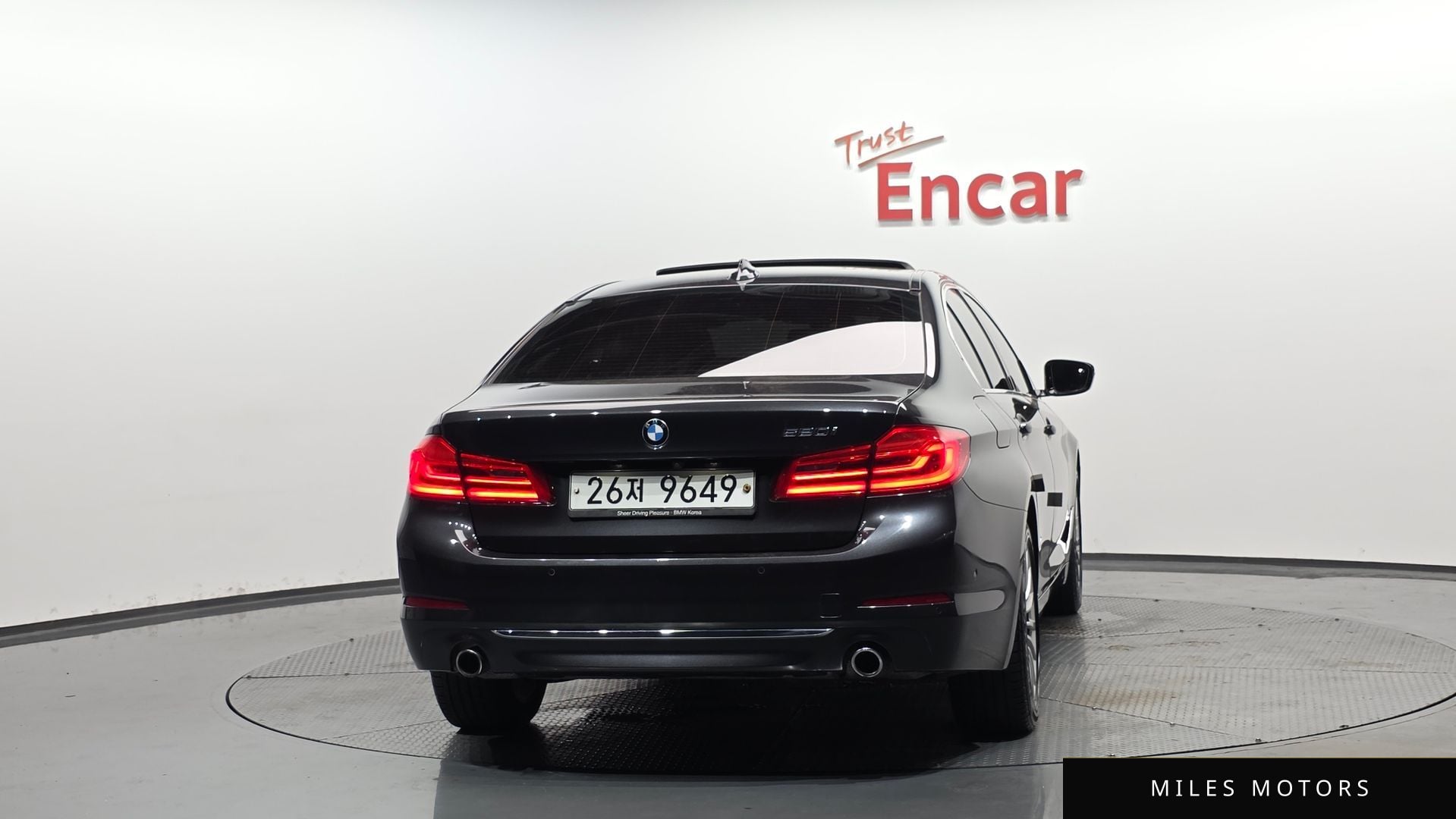 BMW 5 Series (G30) 2019 — миниатюра 3