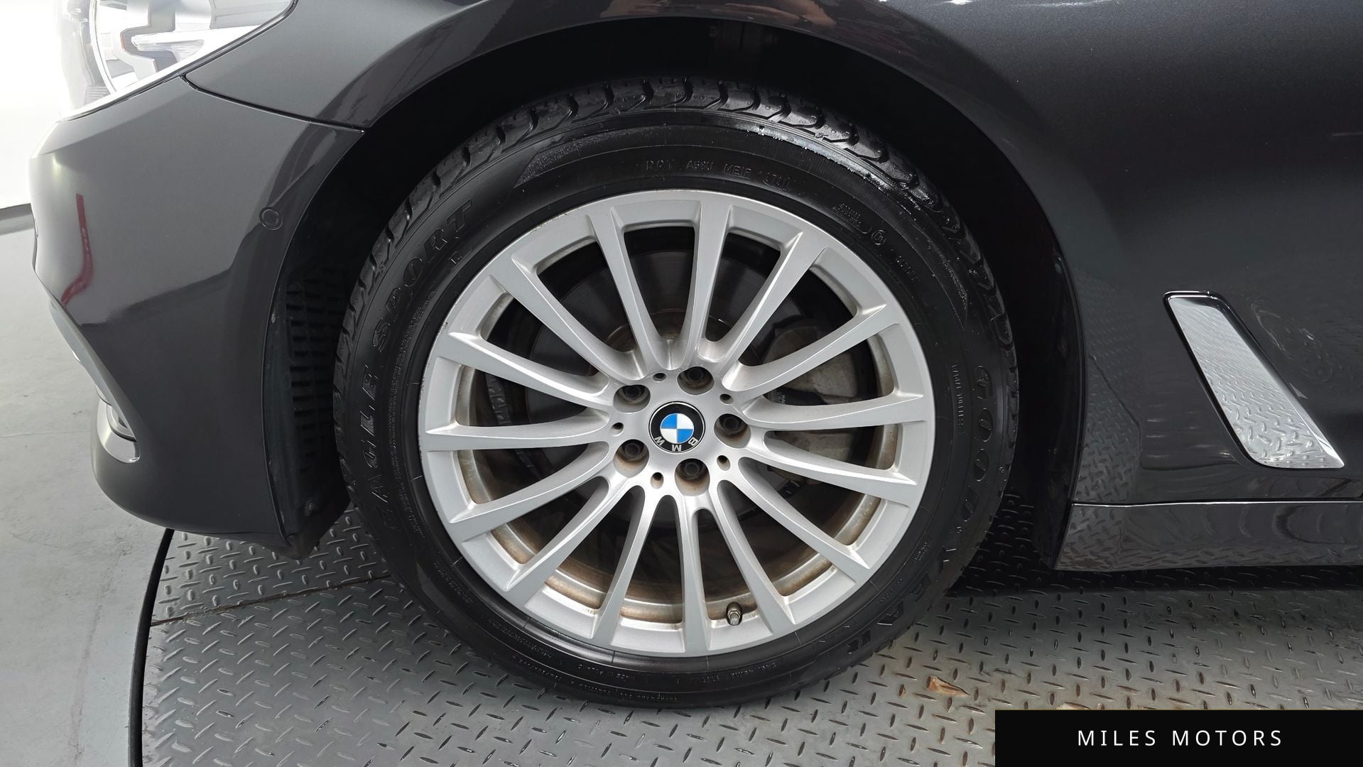 BMW 5 Series (G30) 2019 — миниатюра 4
