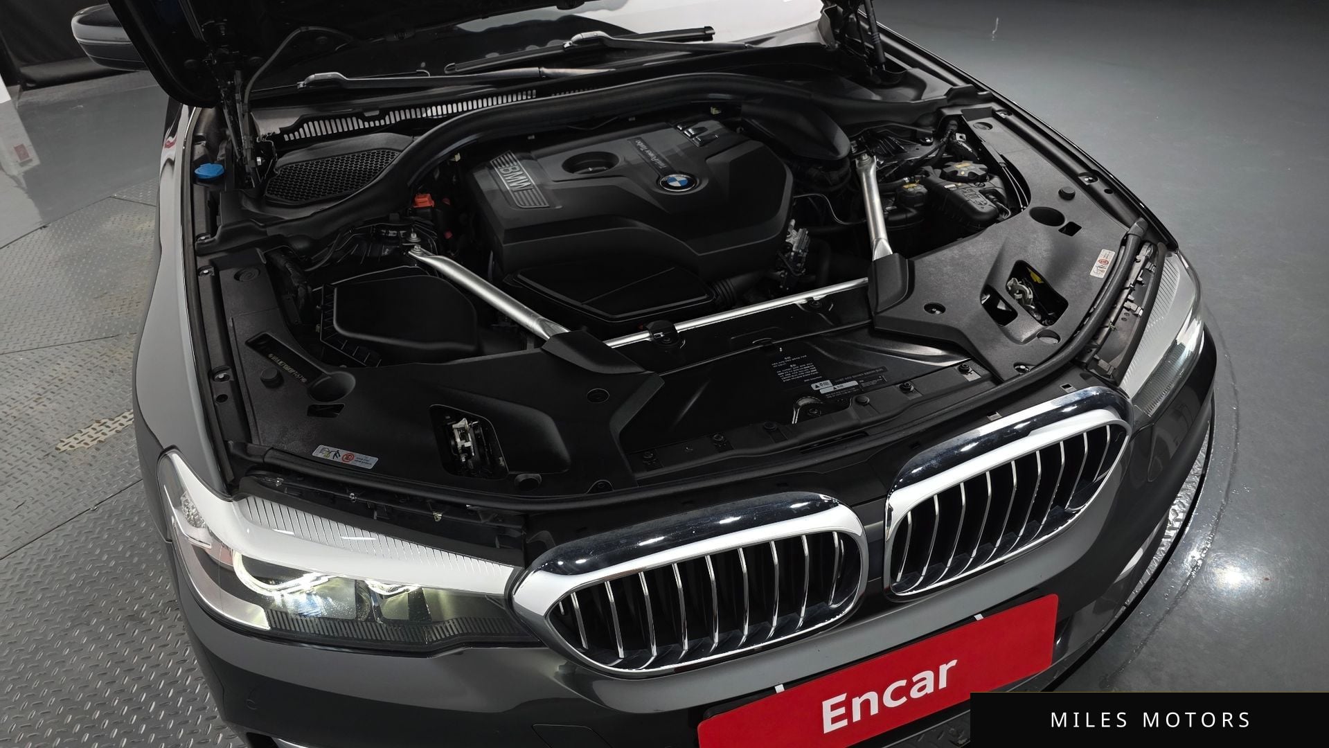 BMW 5 Series (G30) 2019 — миниатюра 5