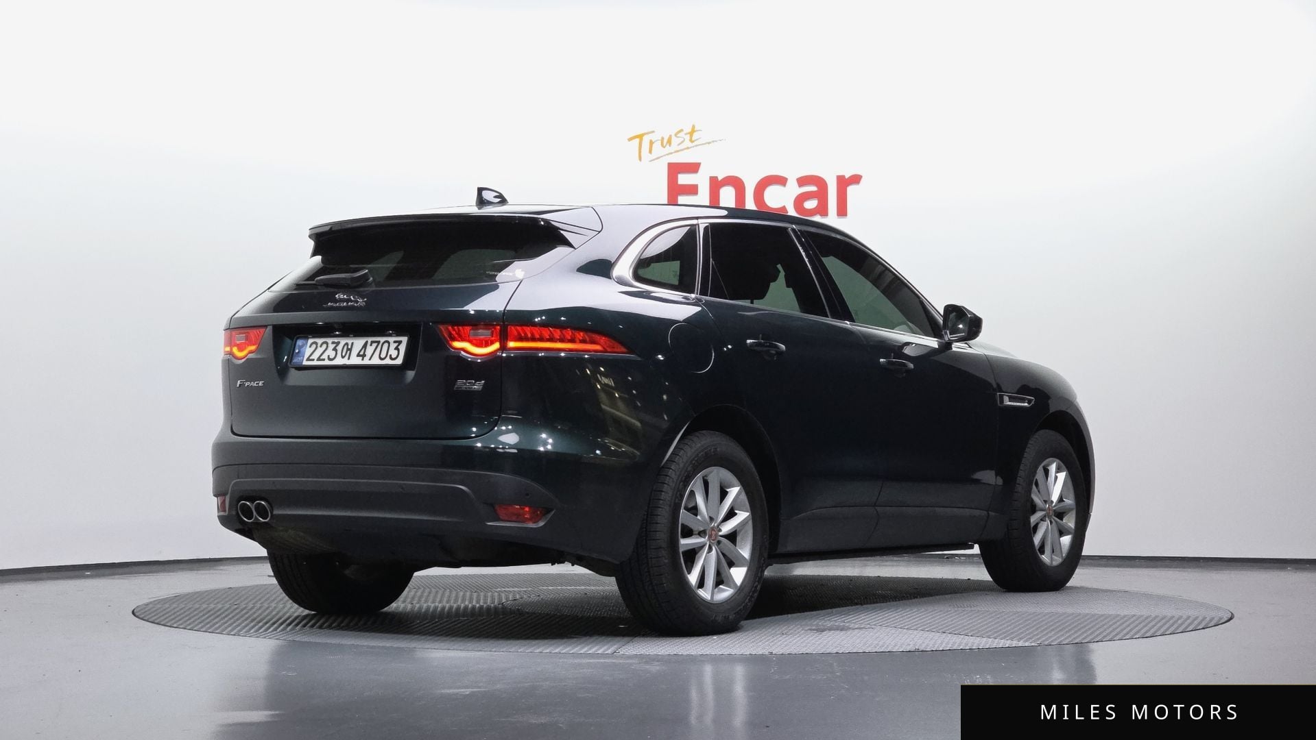 Jaguar F-PACE 2017 — миниатюра 2