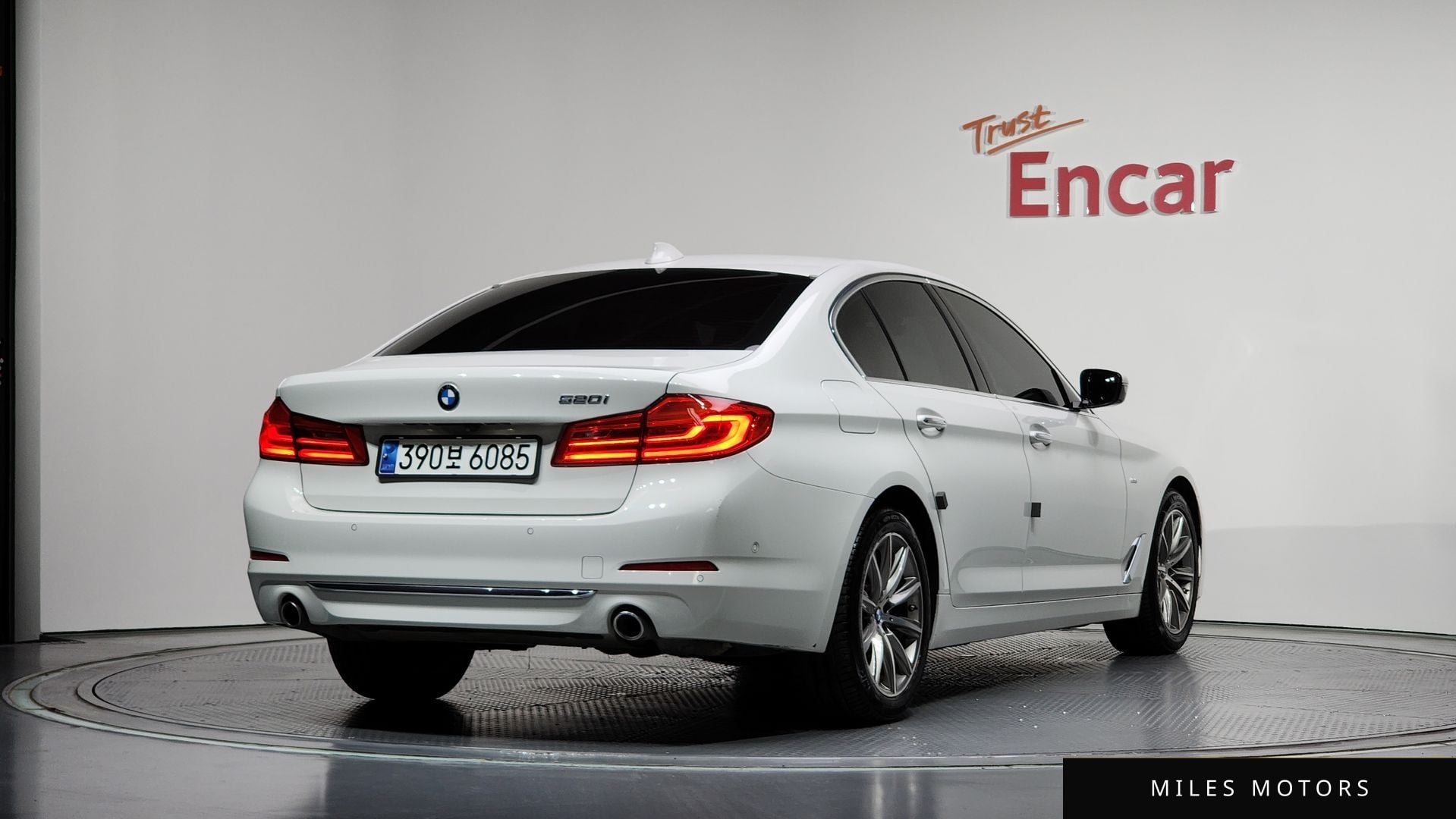 BMW 5 Series (G30) 2018 — миниатюра 2