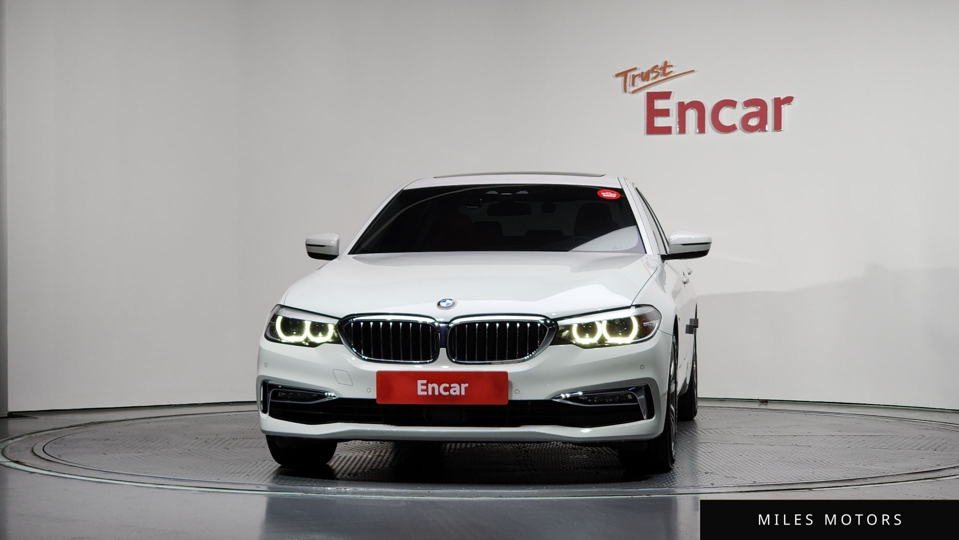 BMW 5 Series (G30) 2018 — миниатюра 3