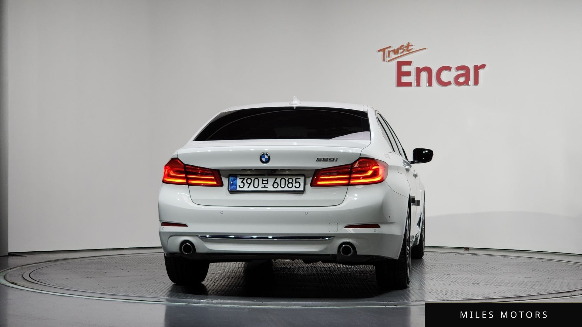 BMW 5 Series (G30) 2018 — миниатюра 4