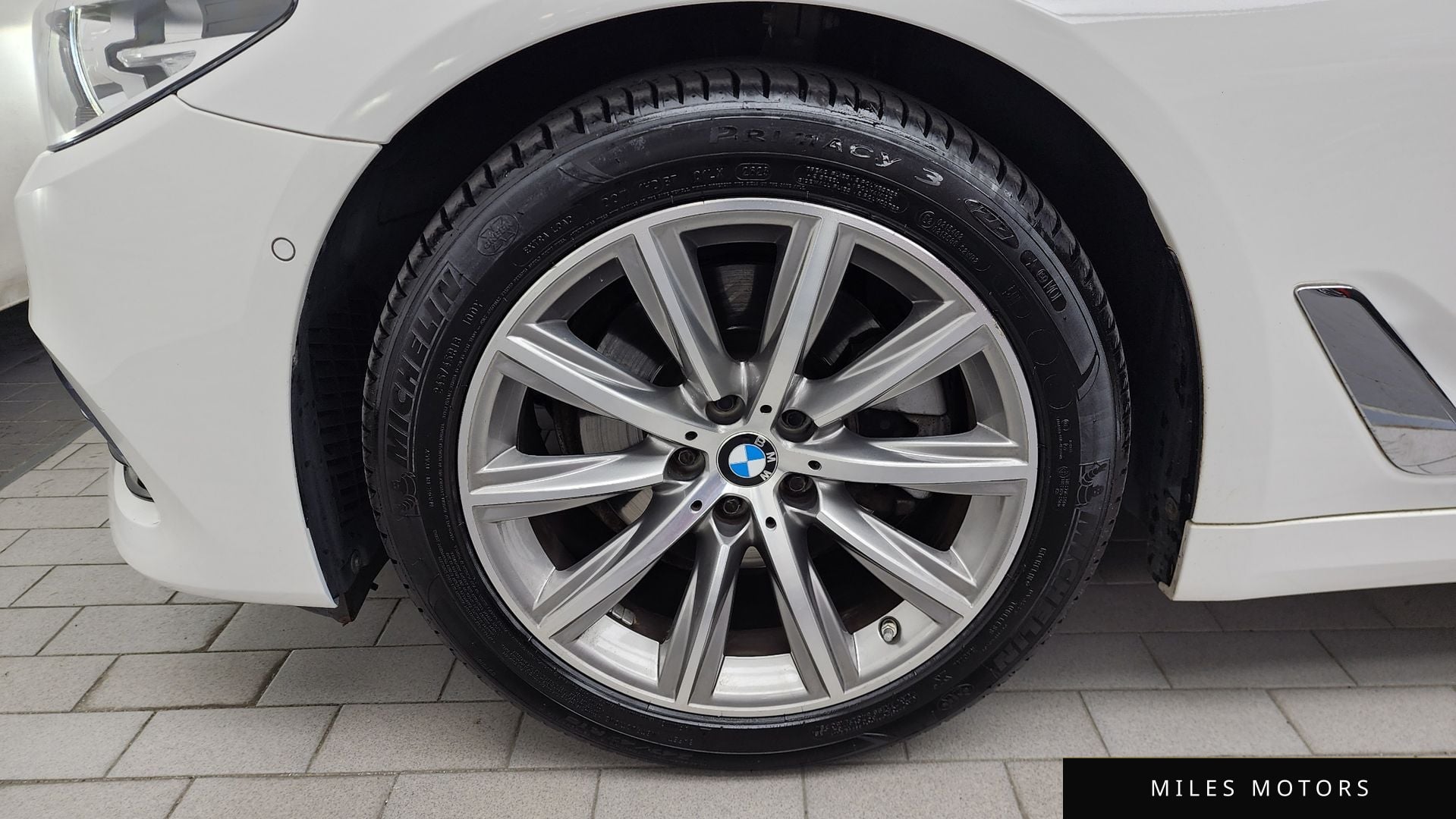 BMW 5 Series (G30) 2018 — миниатюра 5