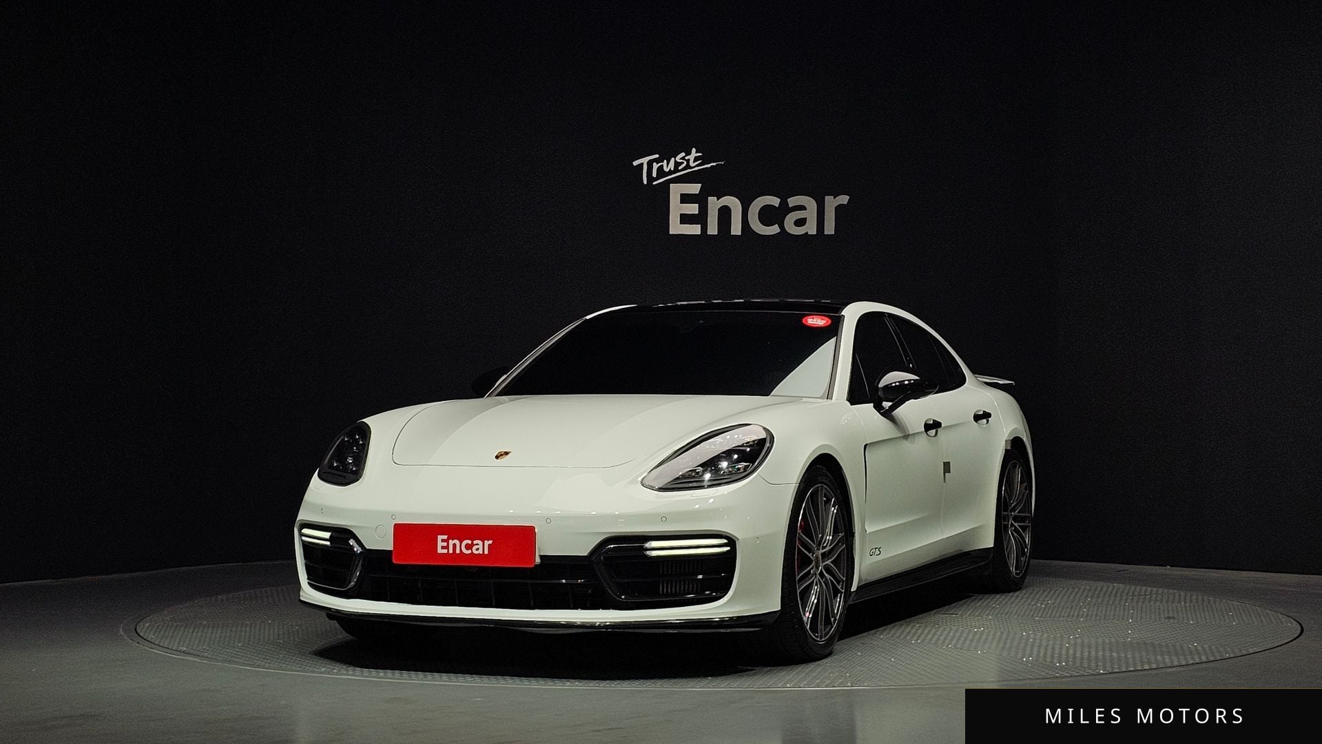 Porsche Panamera 2019 — фото 1 из 12