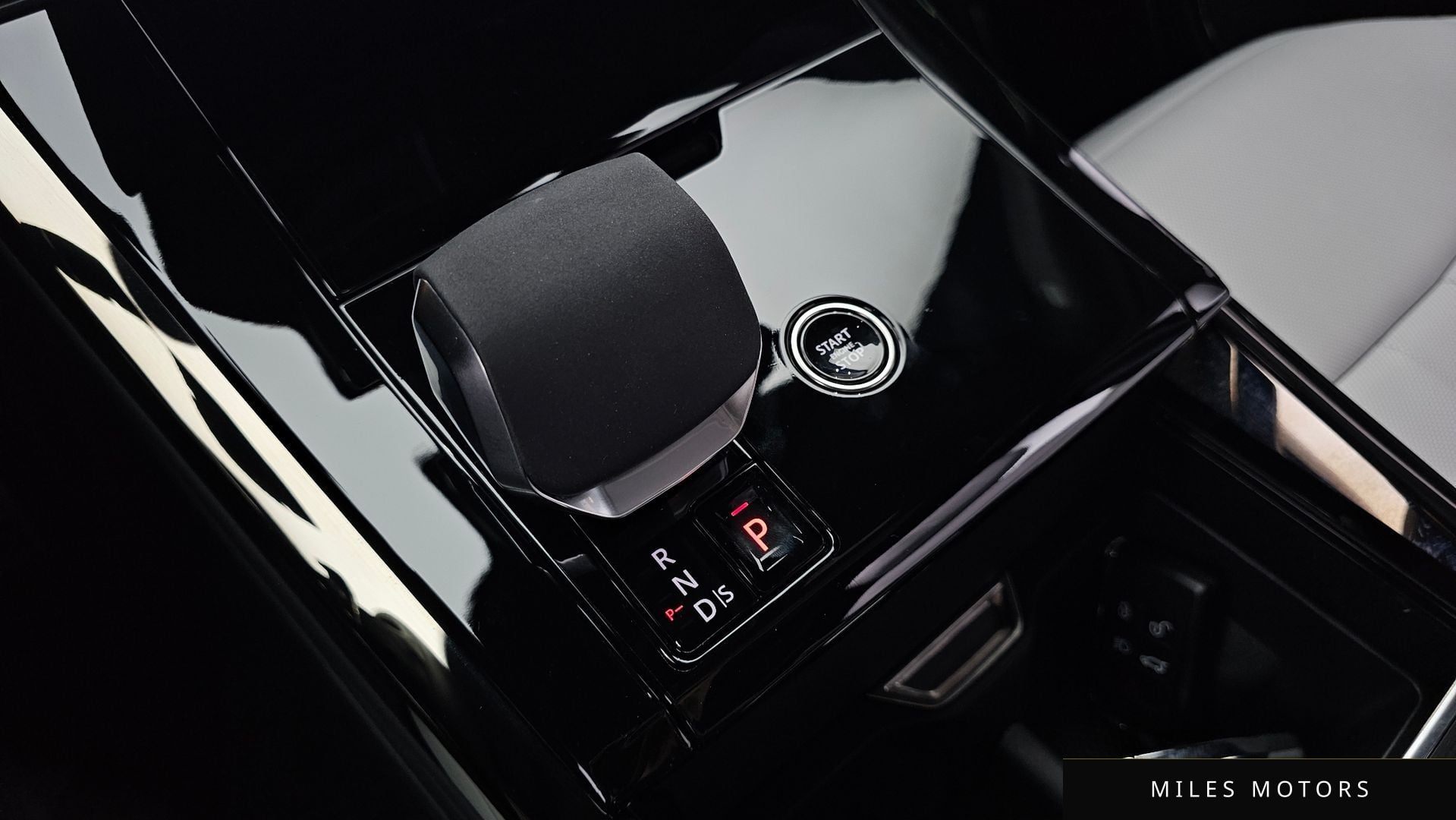 Land Rover Range Rover Sport 2025 — миниатюра 12