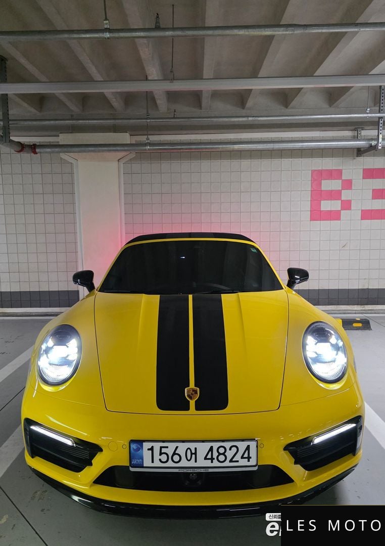 Porsche 911 (992) 2022 — миниатюра 3