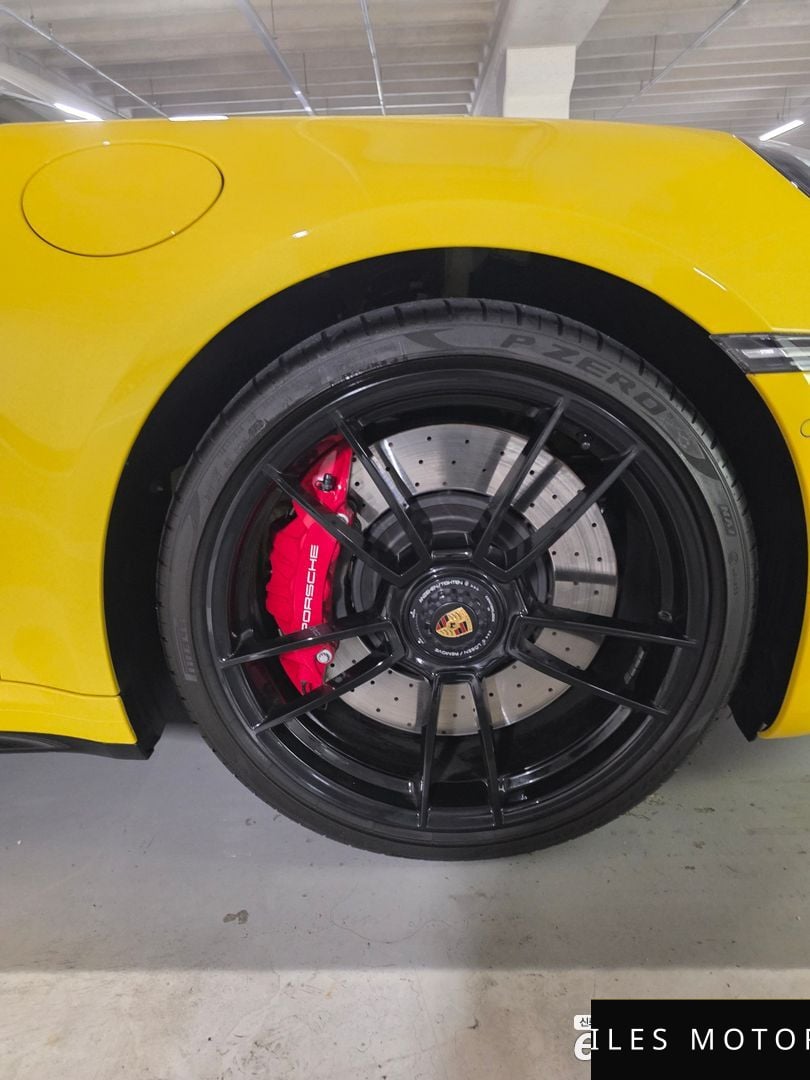 Porsche 911 (992) 2022 — миниатюра 10