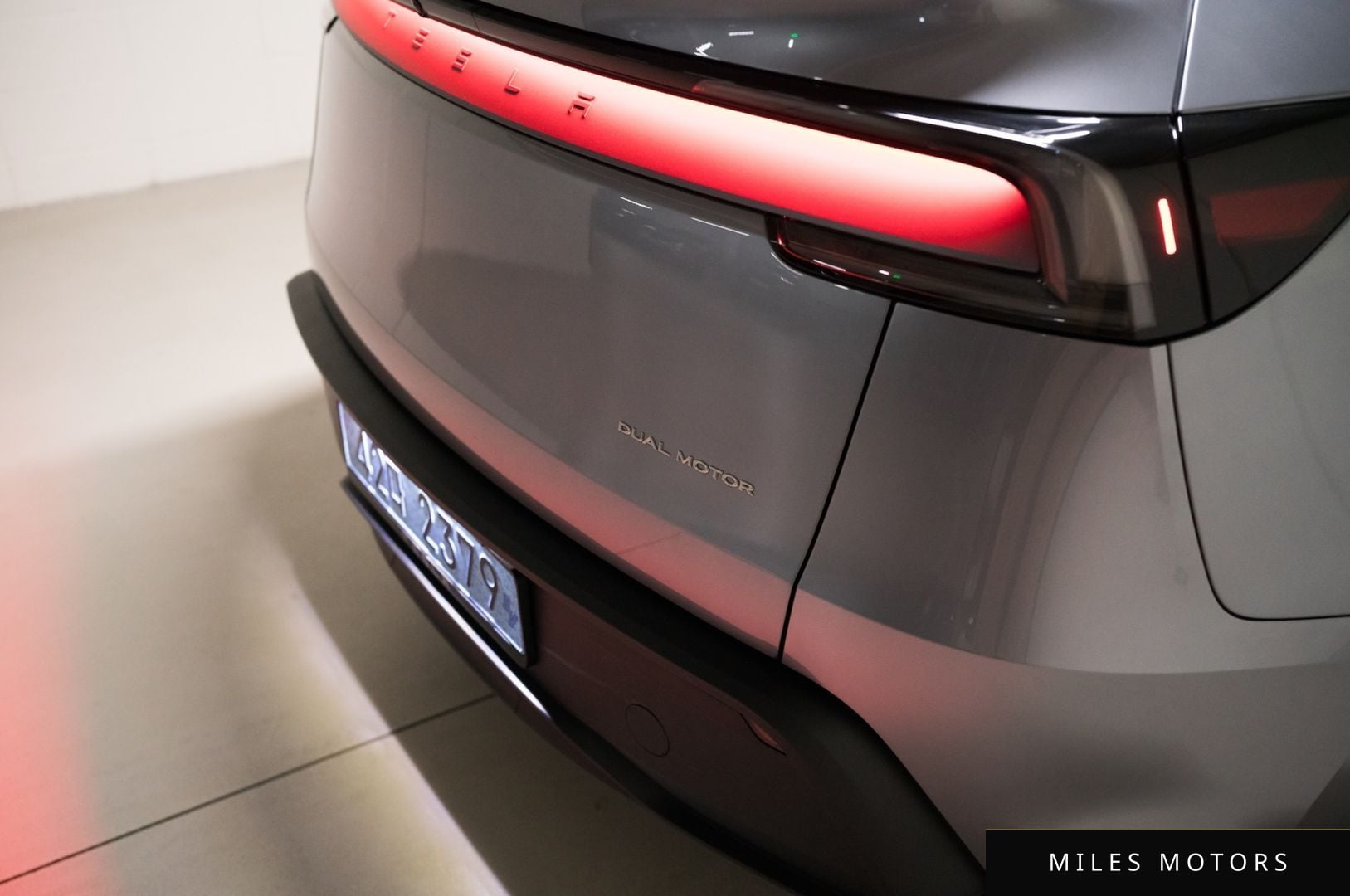 Tesla Model Y 2025 — миниатюра 4