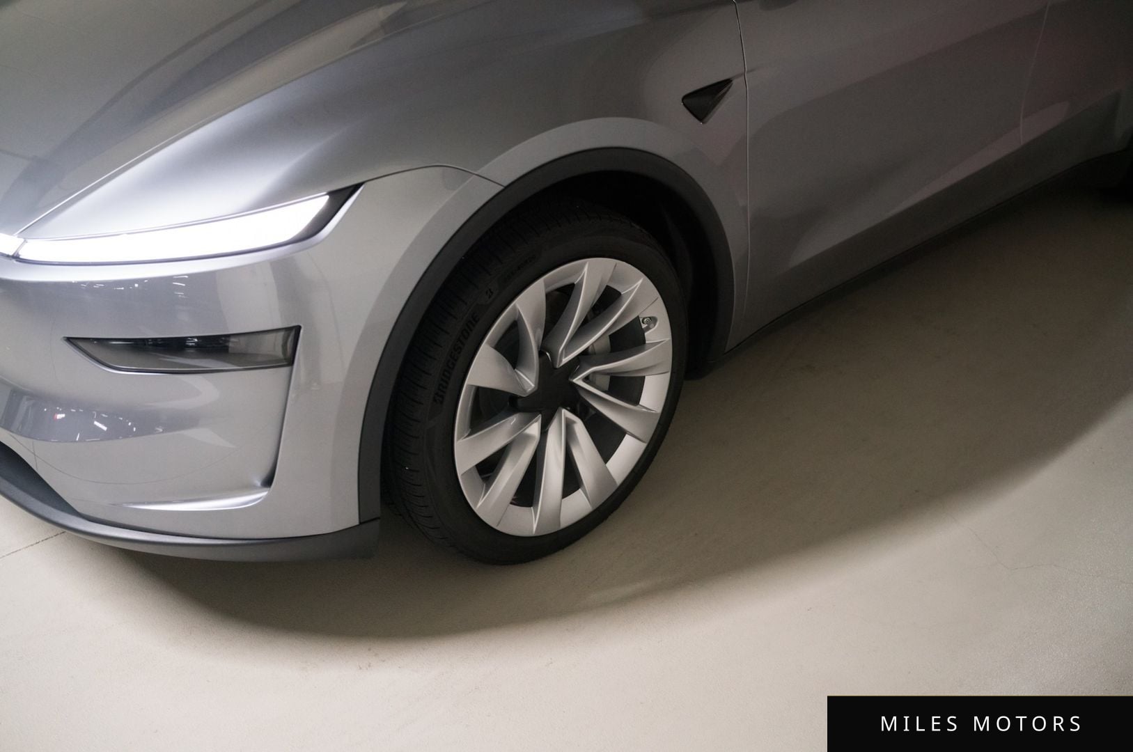 Tesla Model Y 2025 — миниатюра 5