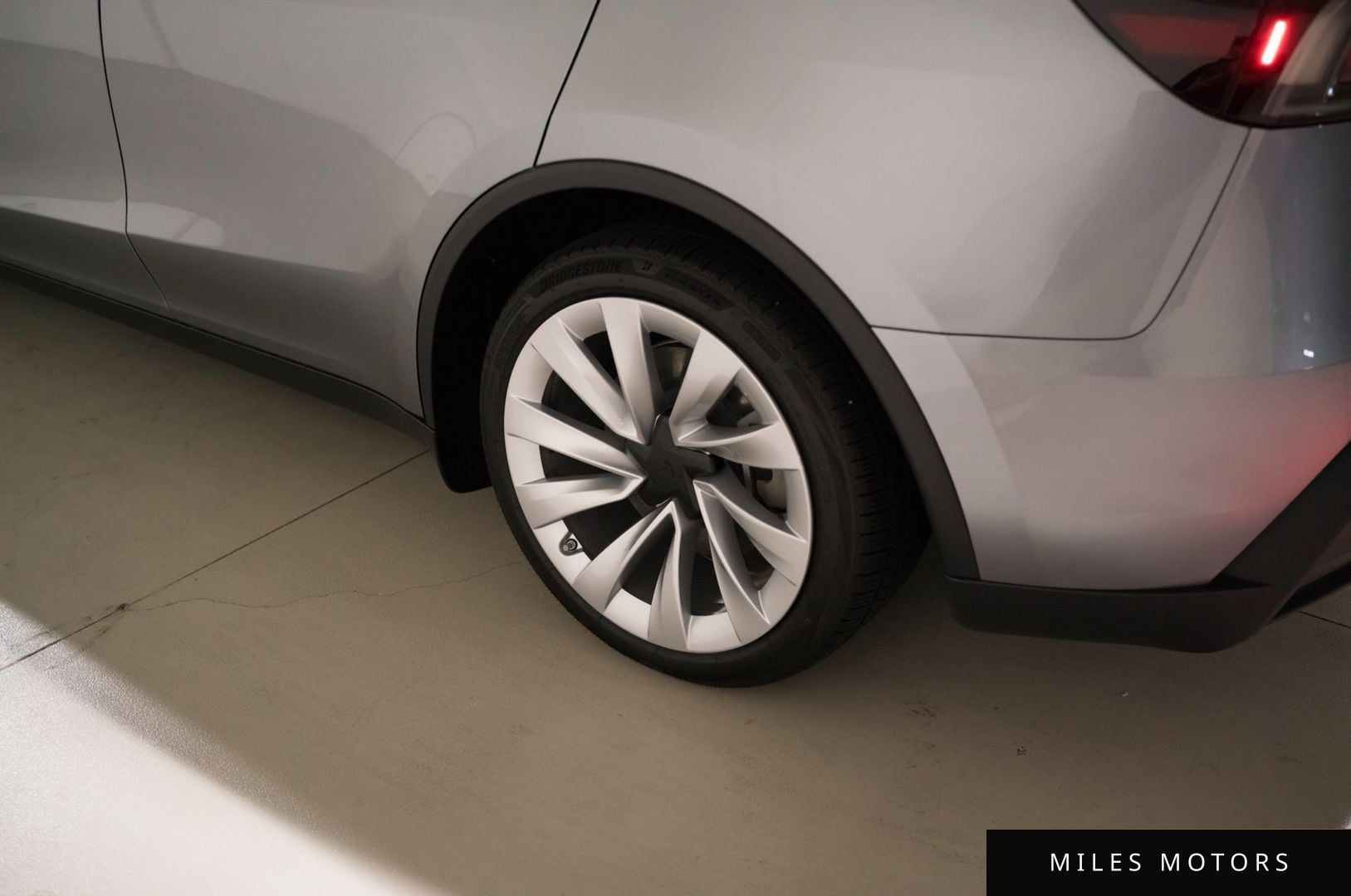 Tesla Model Y 2025 — миниатюра 6