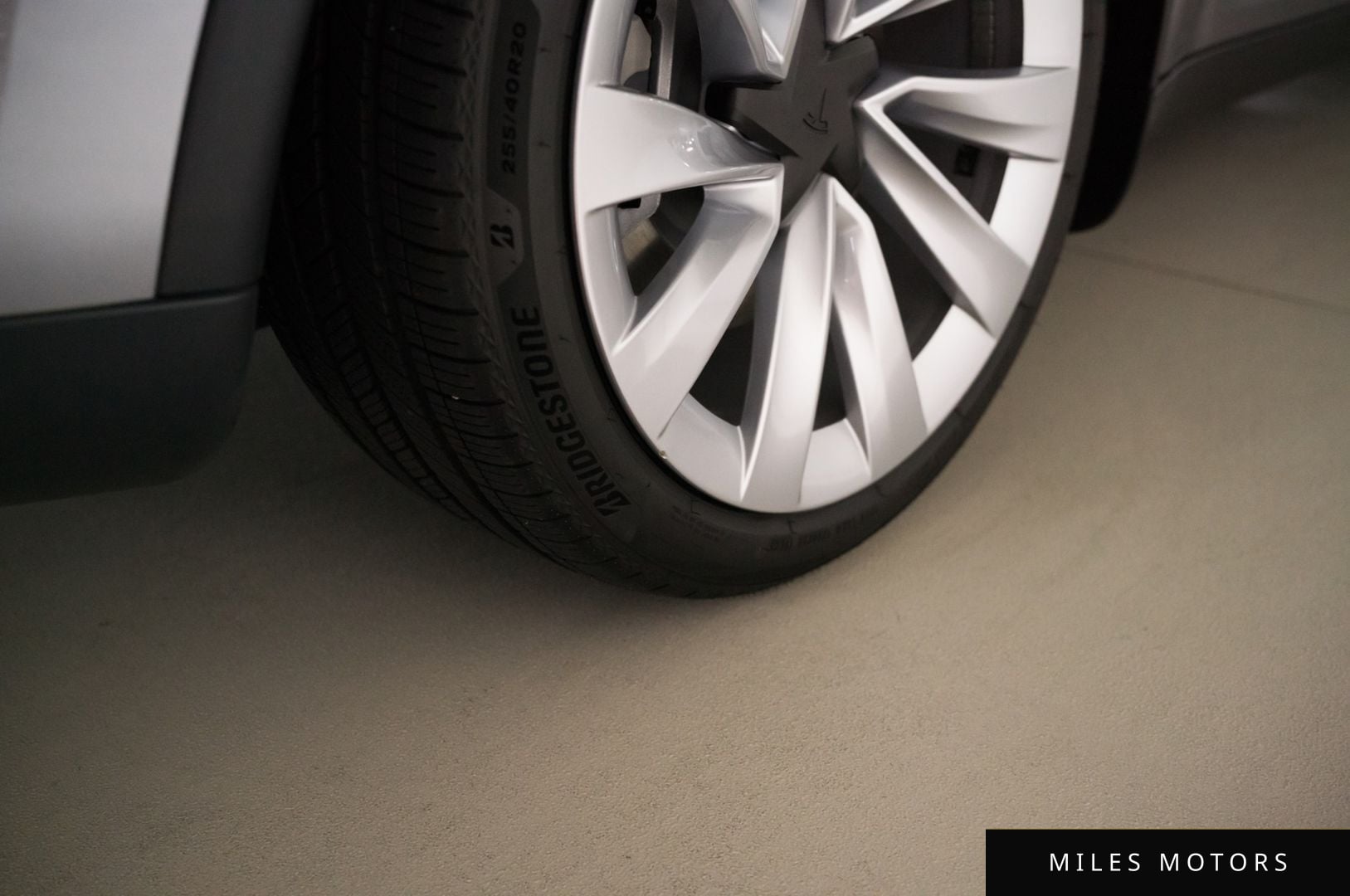 Tesla Model Y 2025 — миниатюра 7
