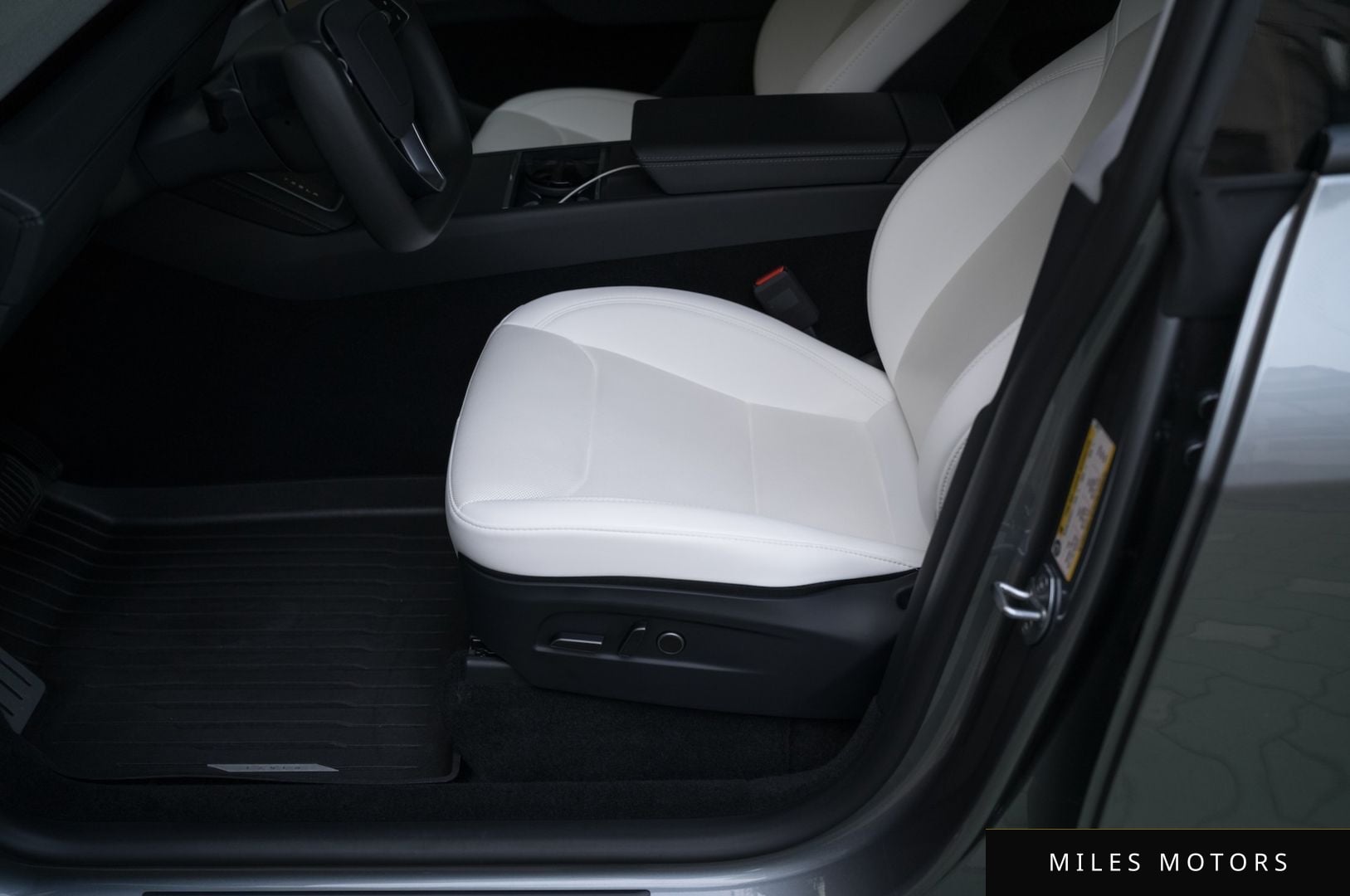 Tesla Model Y 2025 — миниатюра 11