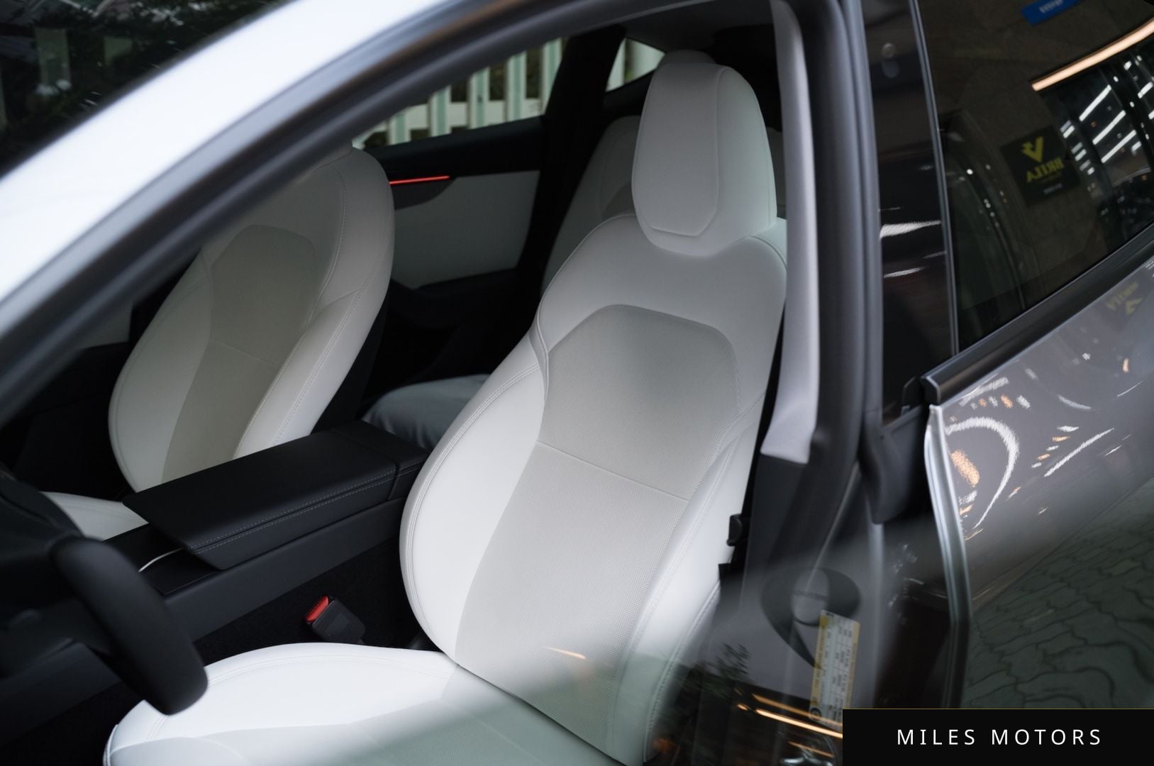 Tesla Model Y 2025 — миниатюра 12