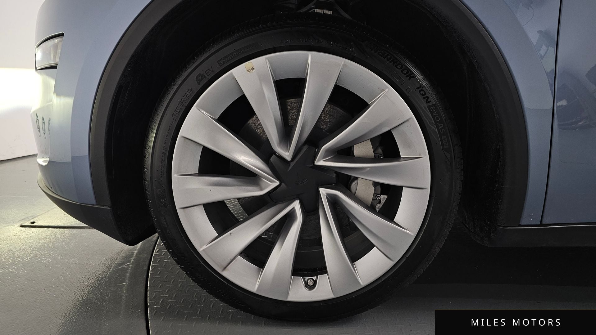 Tesla Model Y 2025 — миниатюра 4