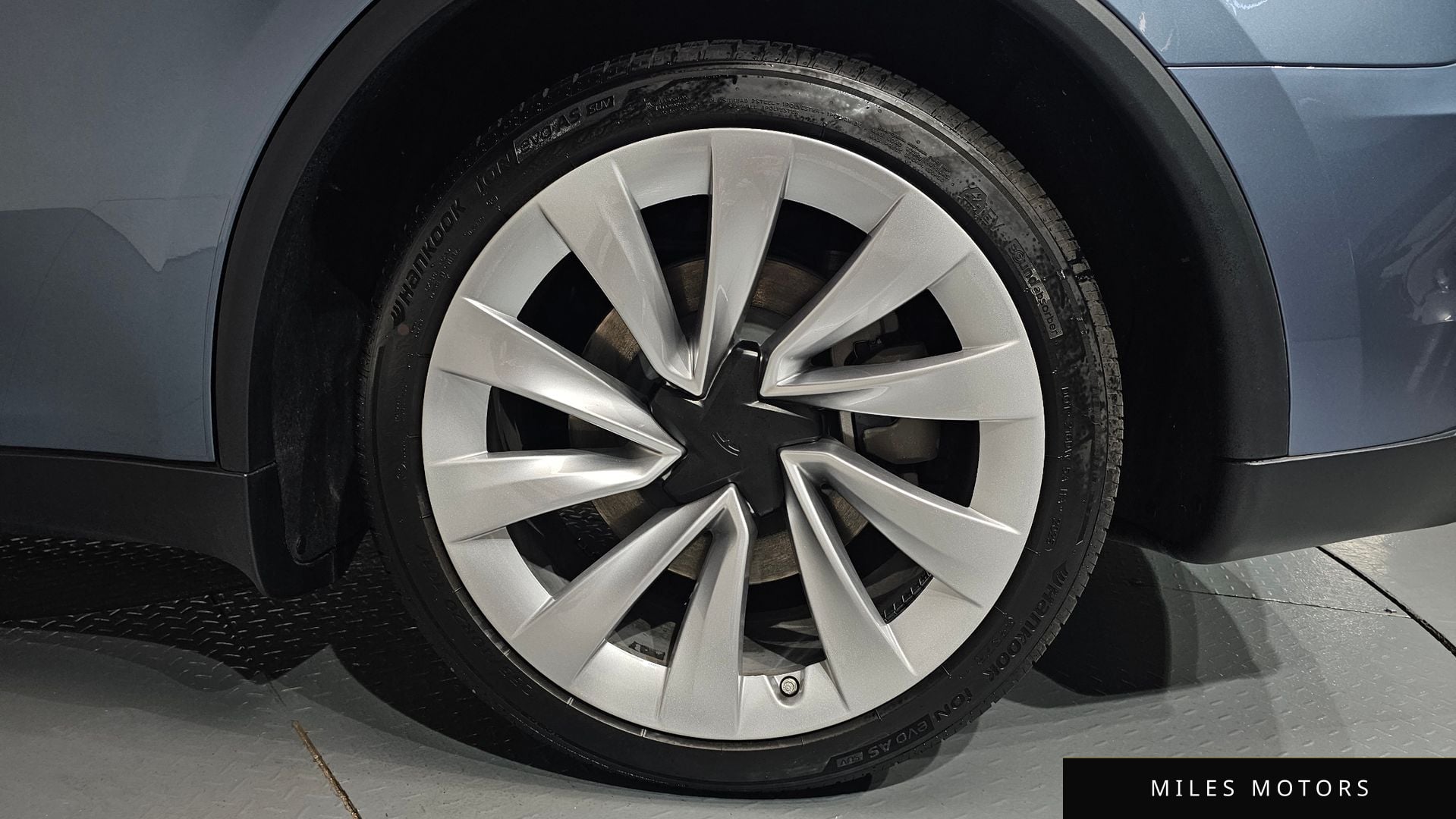Tesla Model Y 2025 — миниатюра 6