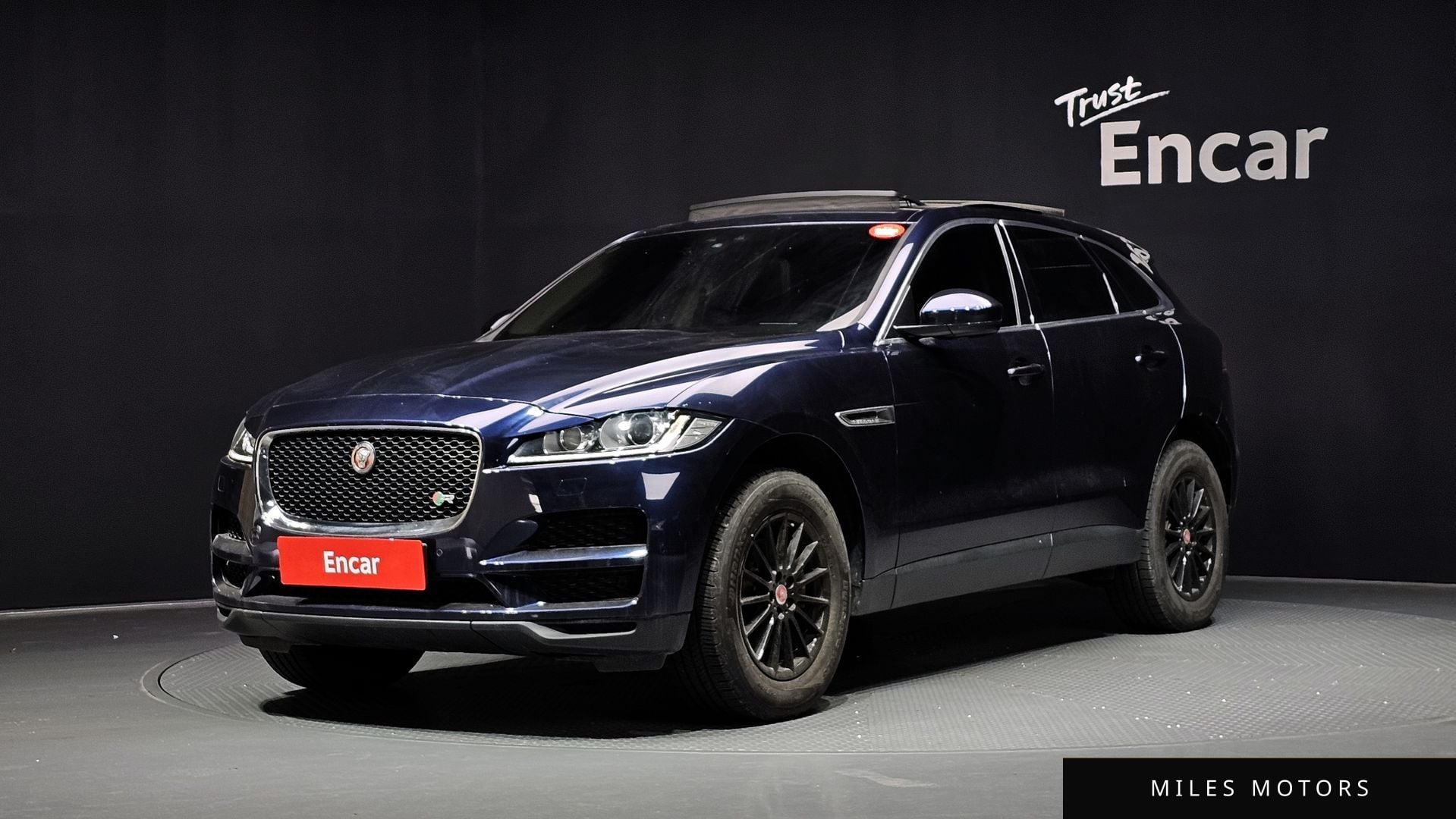 Jaguar F-PACE 2018 — фото 1 из 12