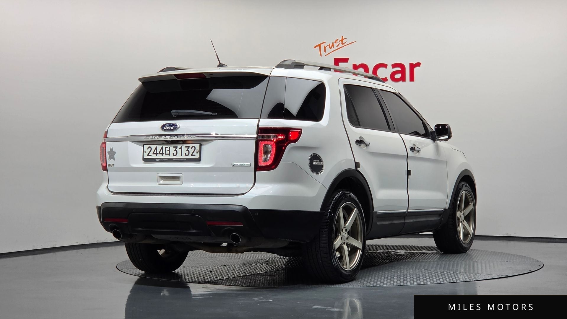 Ford Explorer 2013 — миниатюра 2