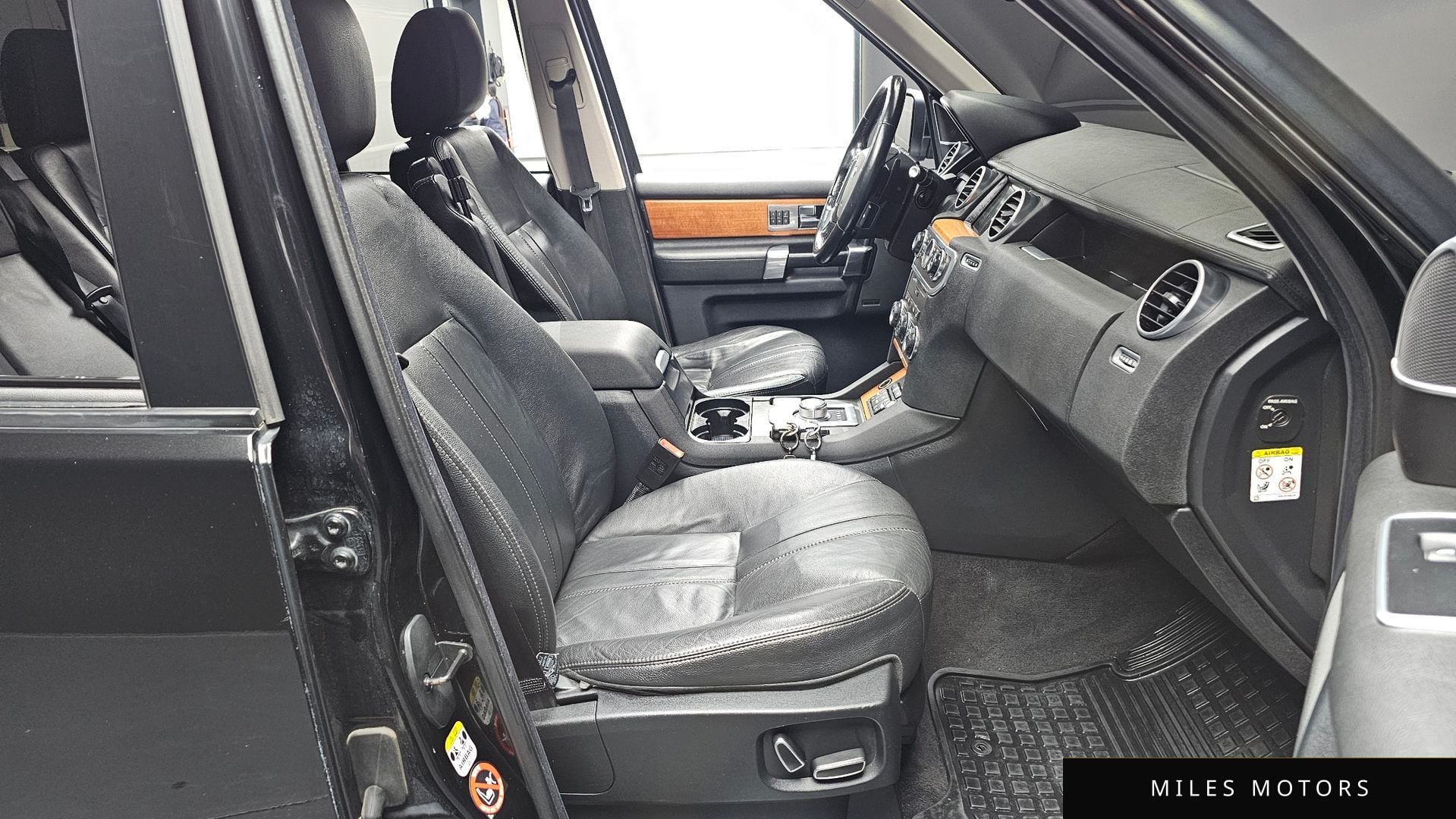 Land Rover Discovery 2013 — миниатюра 10