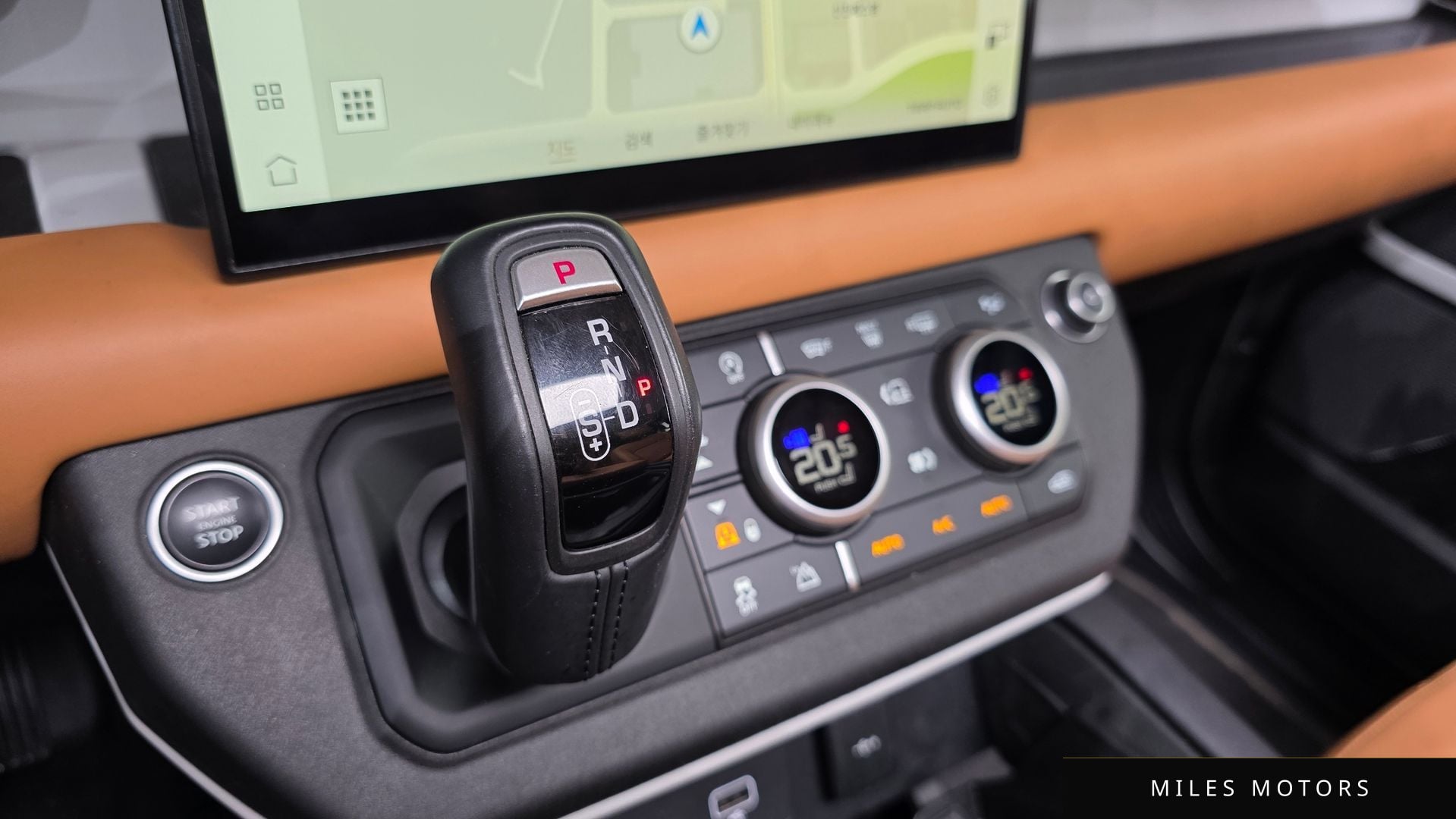 Land Rover Defender 2023 — миниатюра 12