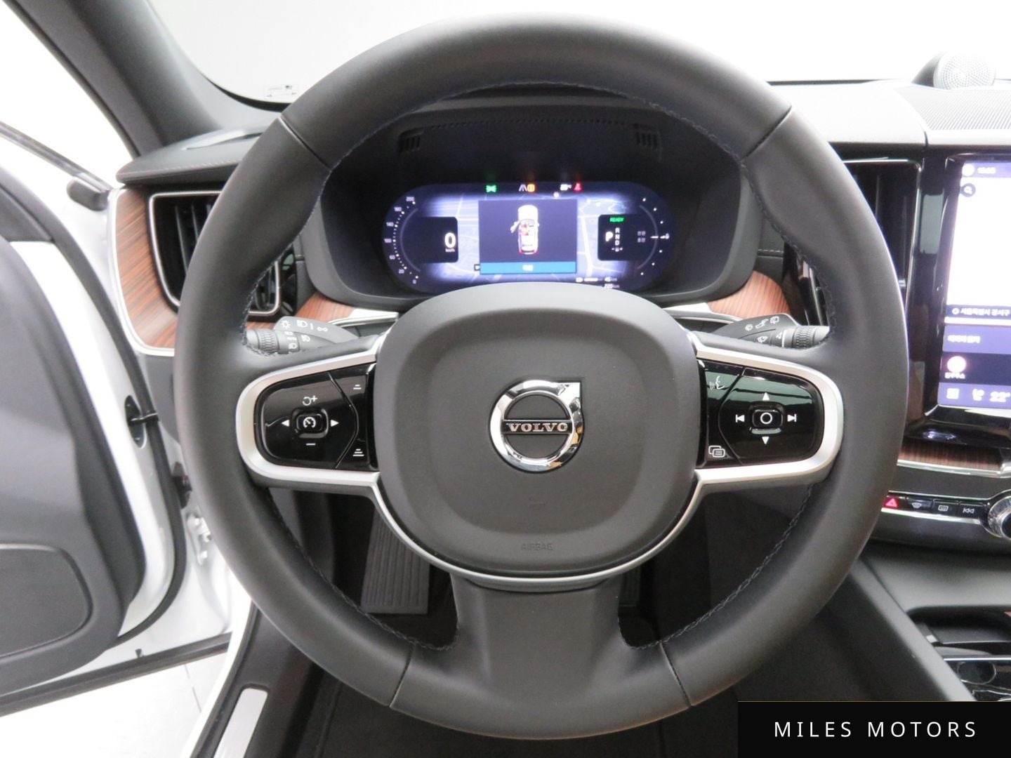 Volvo XC60 2025 — миниатюра 12