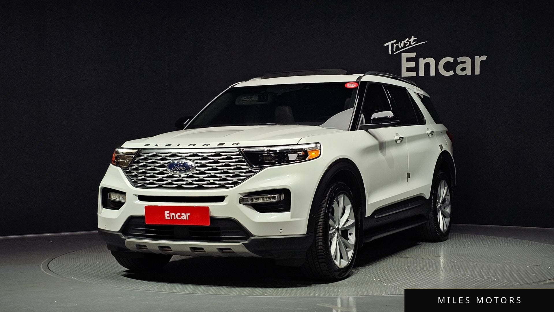 Ford Explorer 2021 — фото 1 из 12
