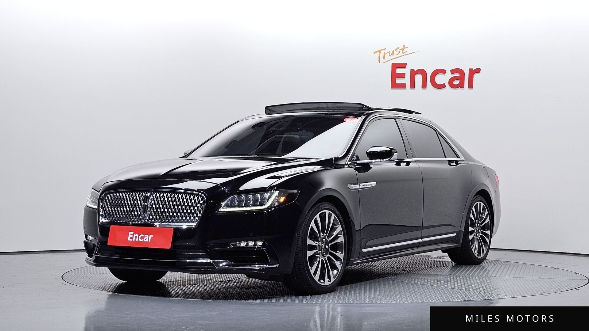 Lincoln Continental 2017 — фото 1 из 12