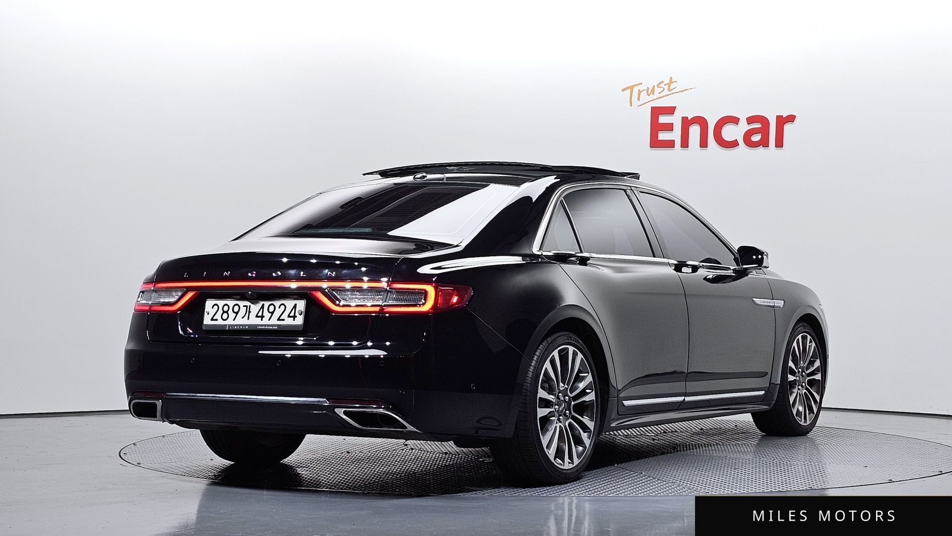 Lincoln Continental 2017 — миниатюра 2