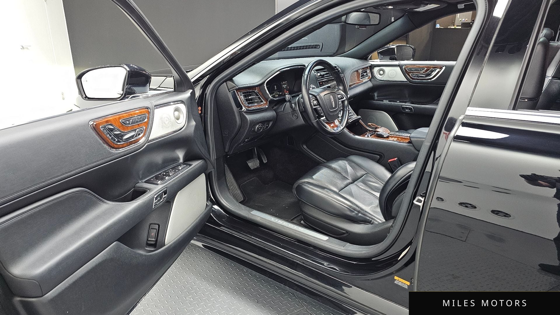 Lincoln Continental 2017 — миниатюра 10