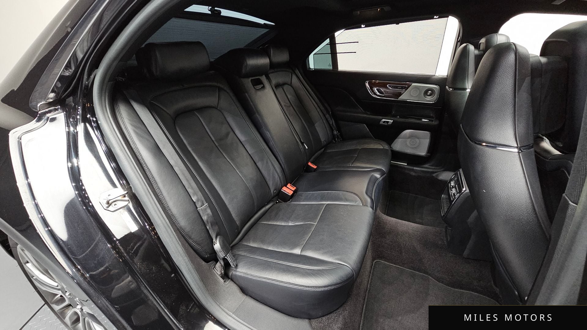 Lincoln Continental 2017 — миниатюра 11