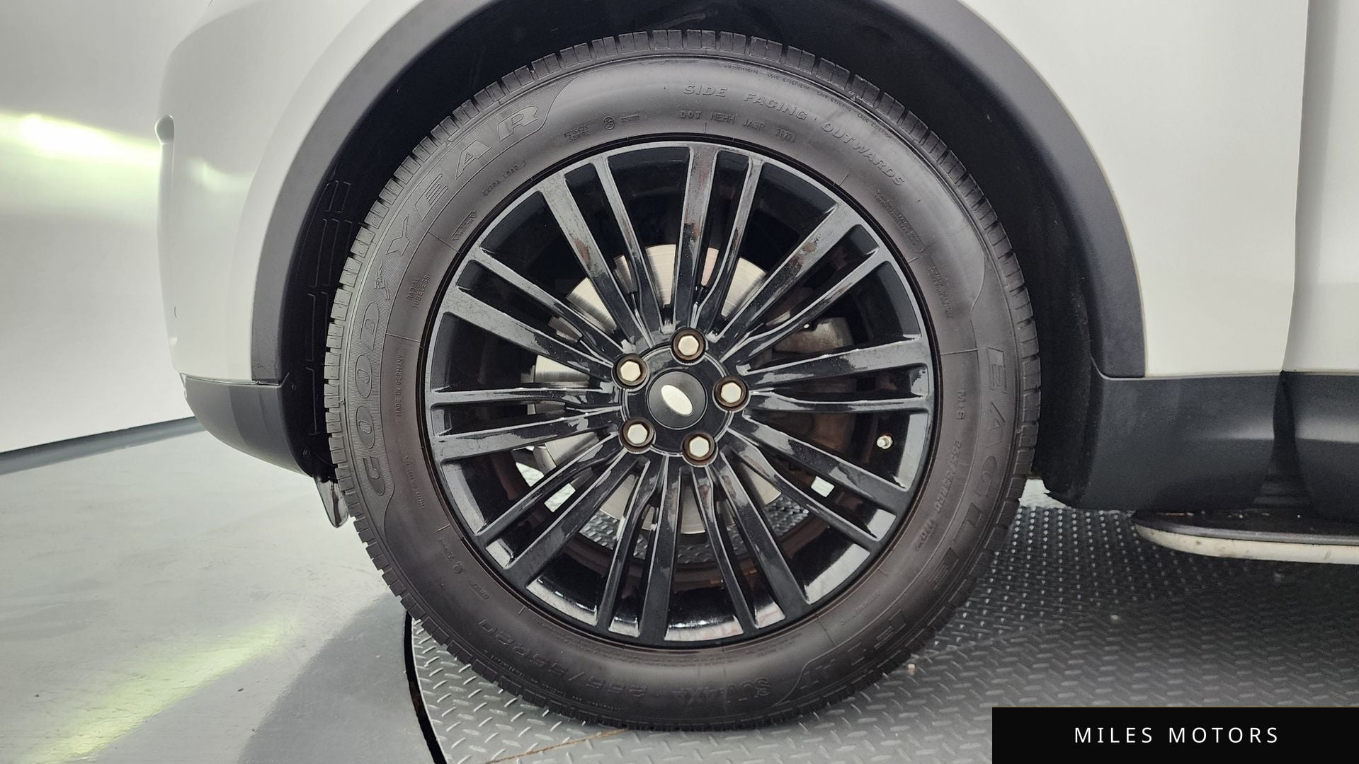 Land Rover Discovery 2018 — миниатюра 5