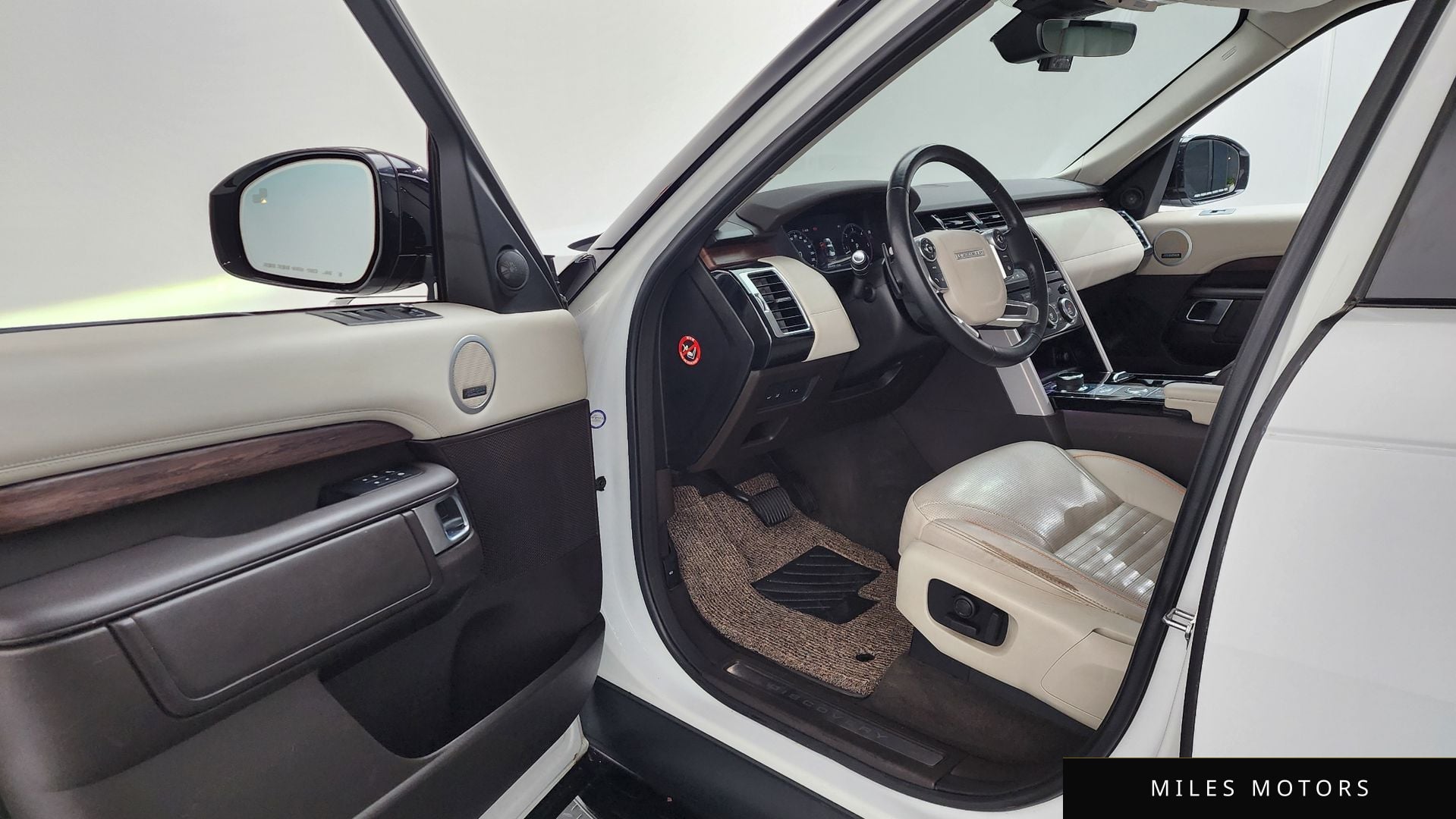 Land Rover Discovery 2018 — миниатюра 10