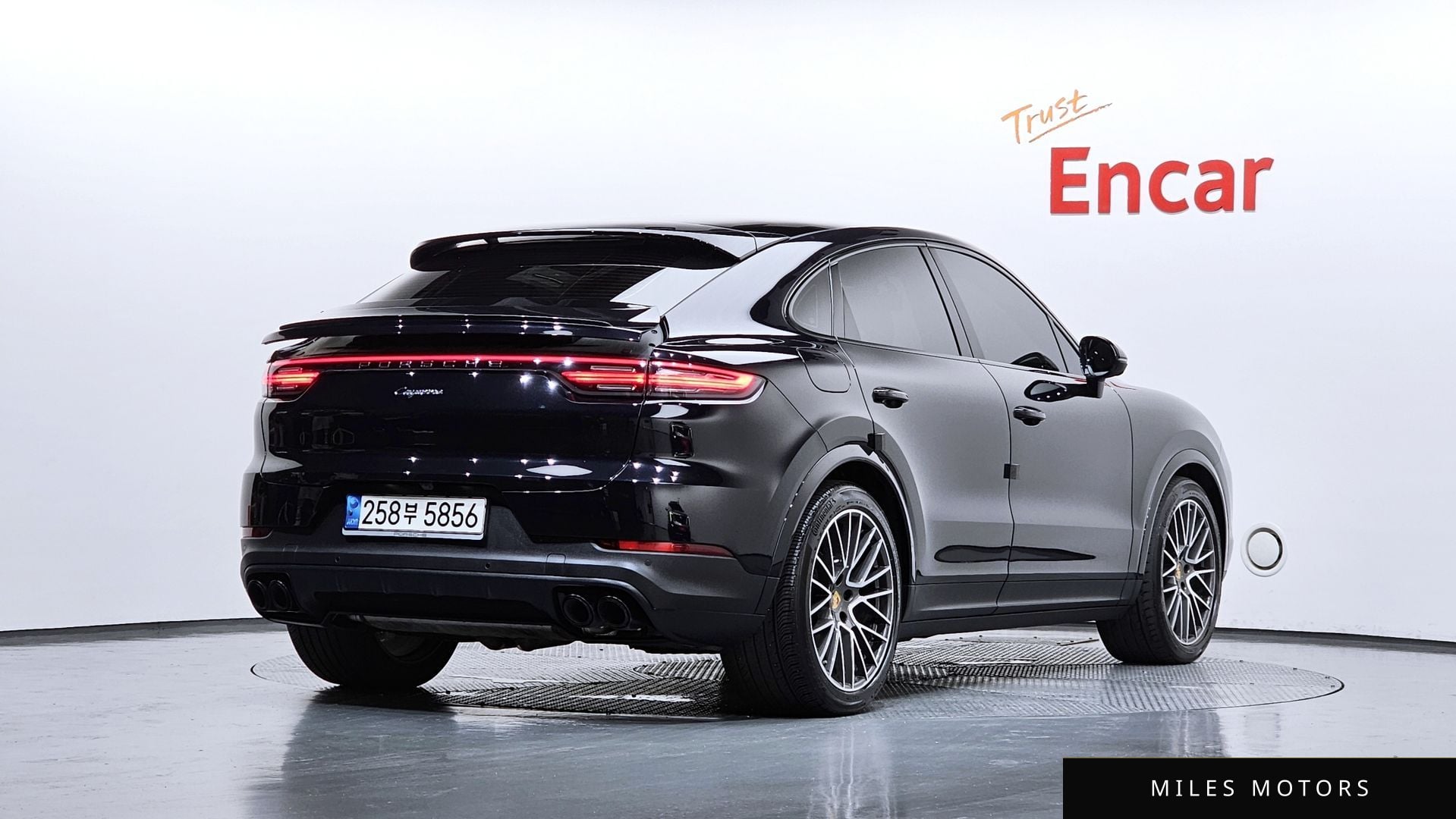 Porsche Cayenne 2021 — миниатюра 2